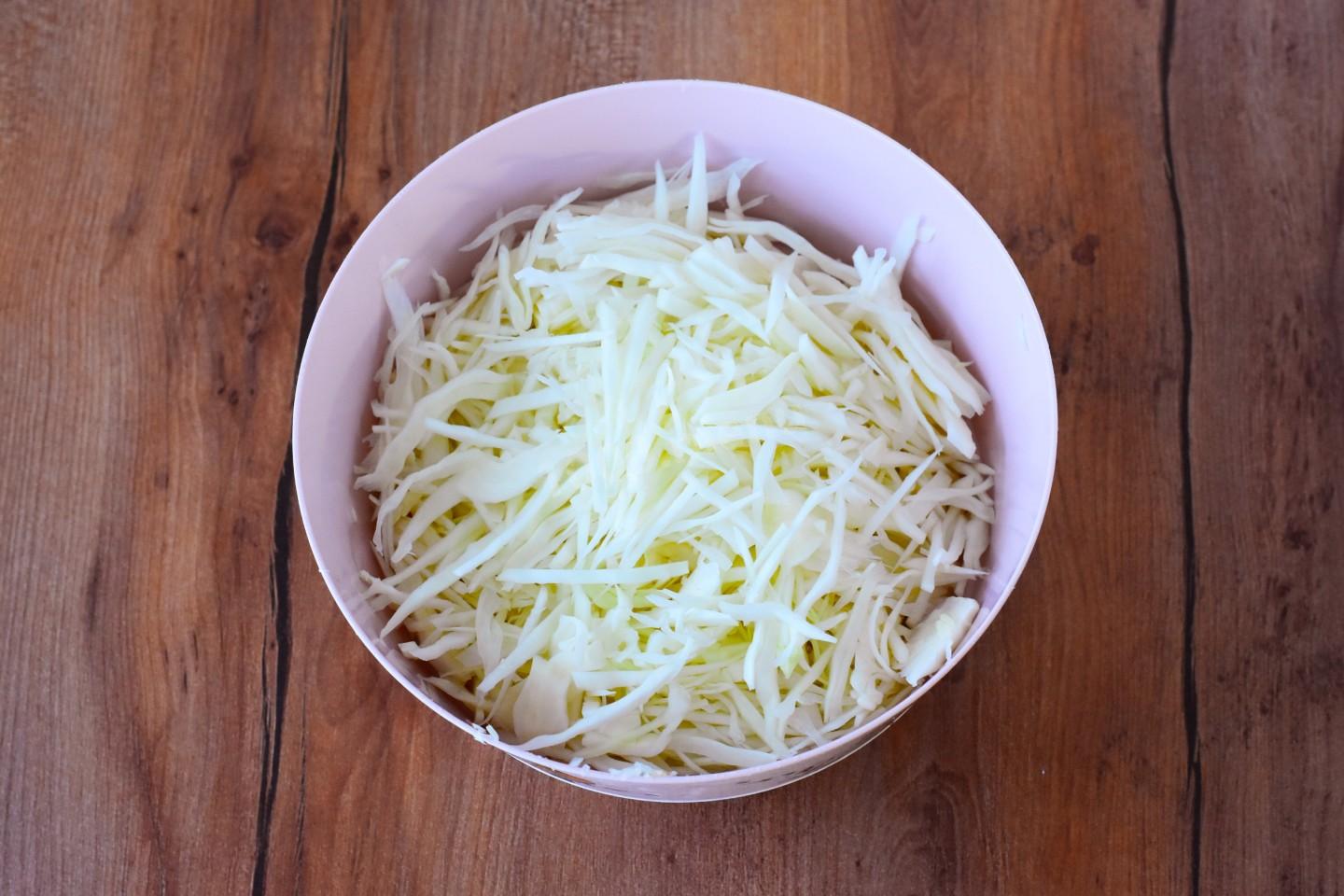 Шаг 2 приготовления Капустники на сковороде