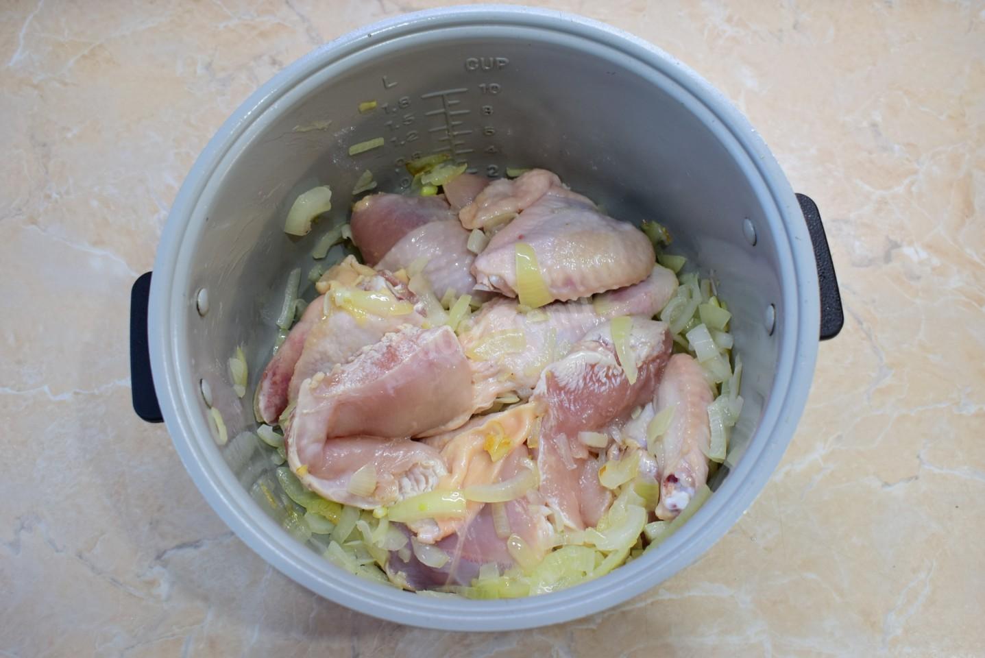Шаг 4 приготовления Курица в сливочном соусе в мультиварке