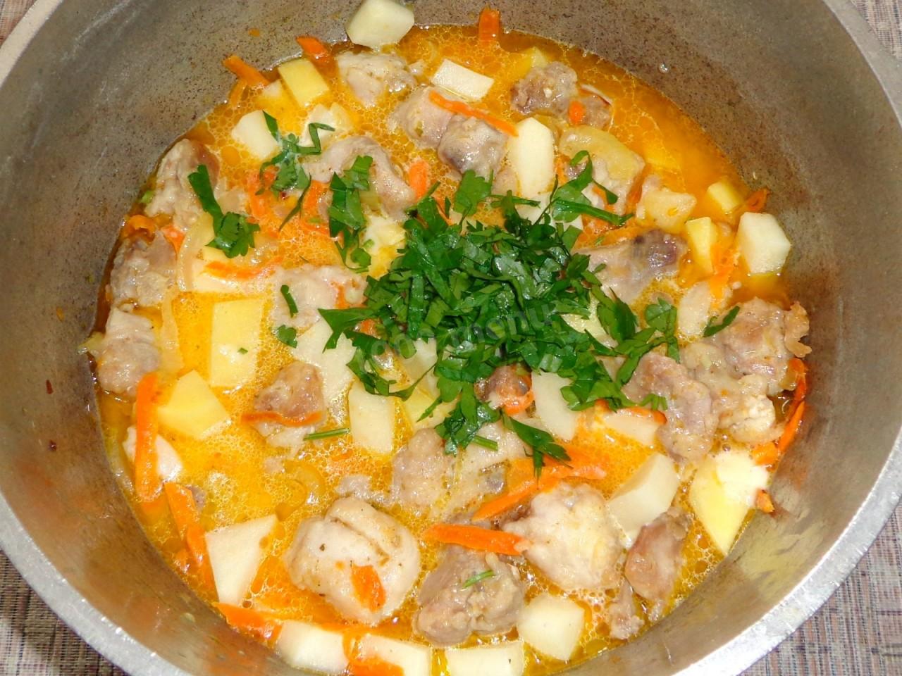 Шаг 11 приготовления Рагу из кролика с овощами