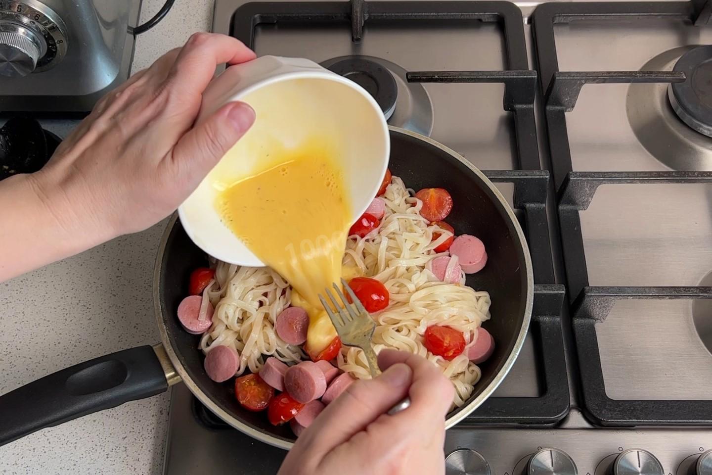 Шаг 7 приготовления Макароны с сосисками и сыром
