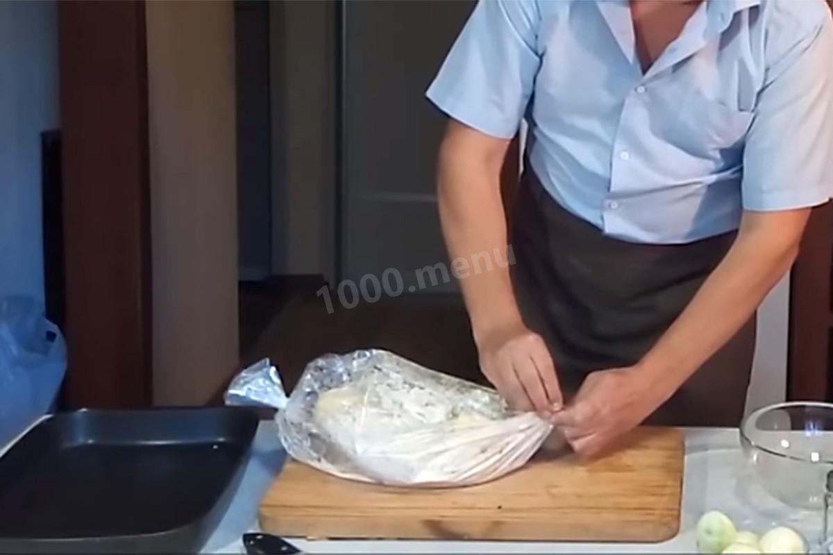 Шаг 10 приготовления Баранина в рукаве в духовке