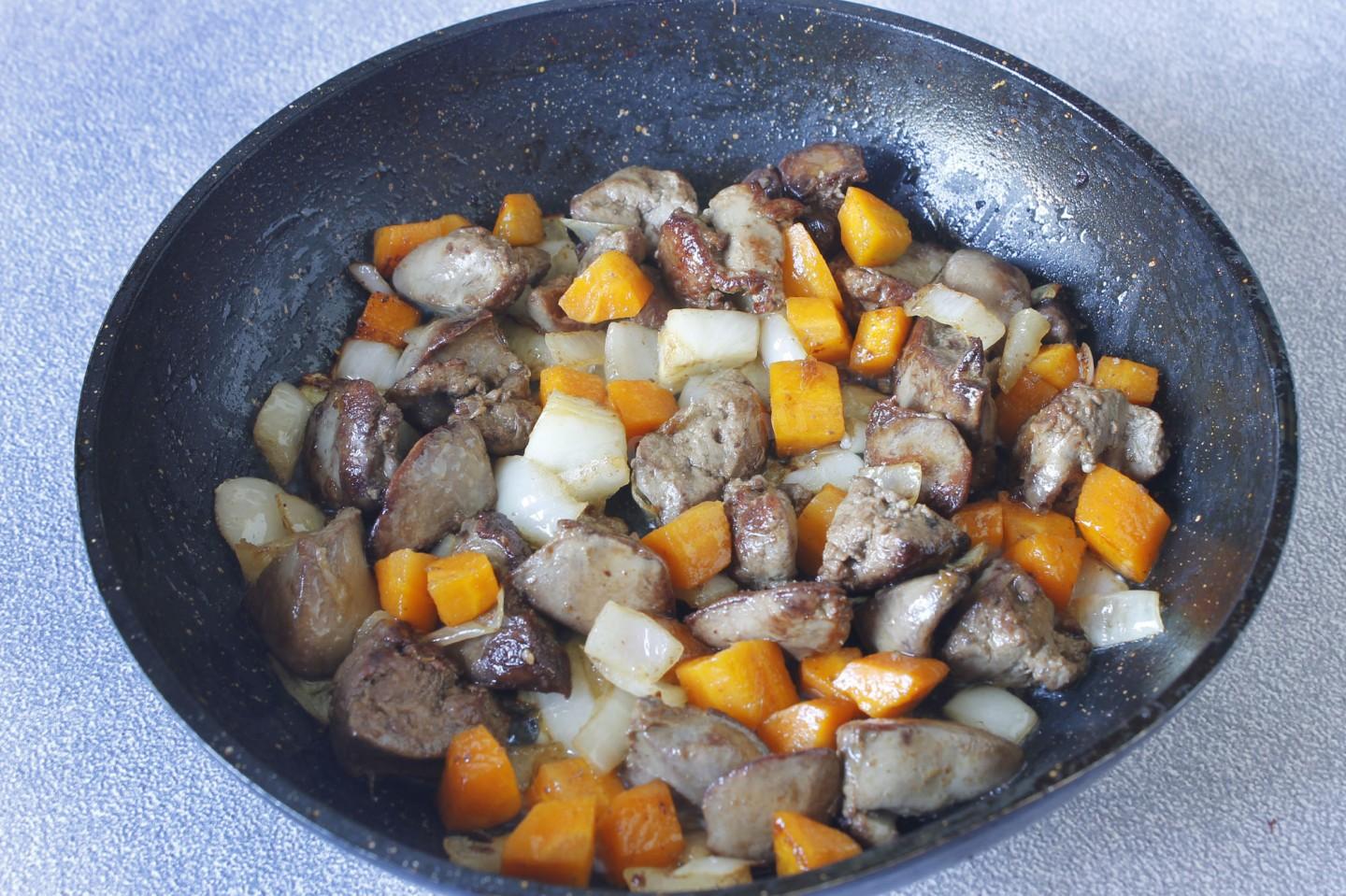 Шаг 5 приготовления Гречка с куриной печенью