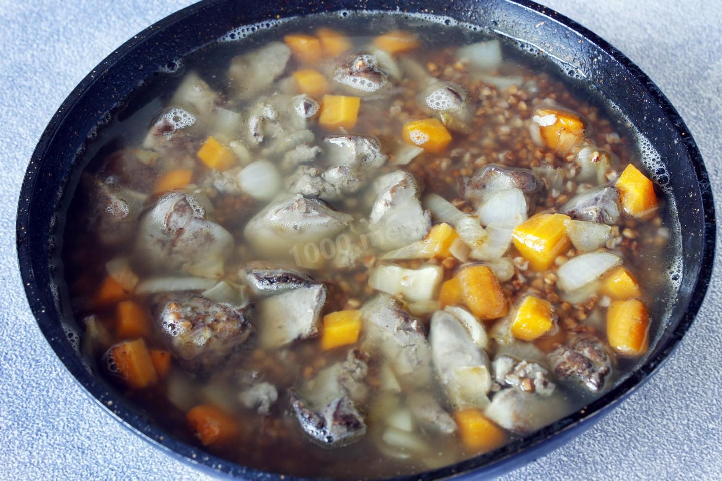 Шаг 7 приготовления Гречка с куриной печенью