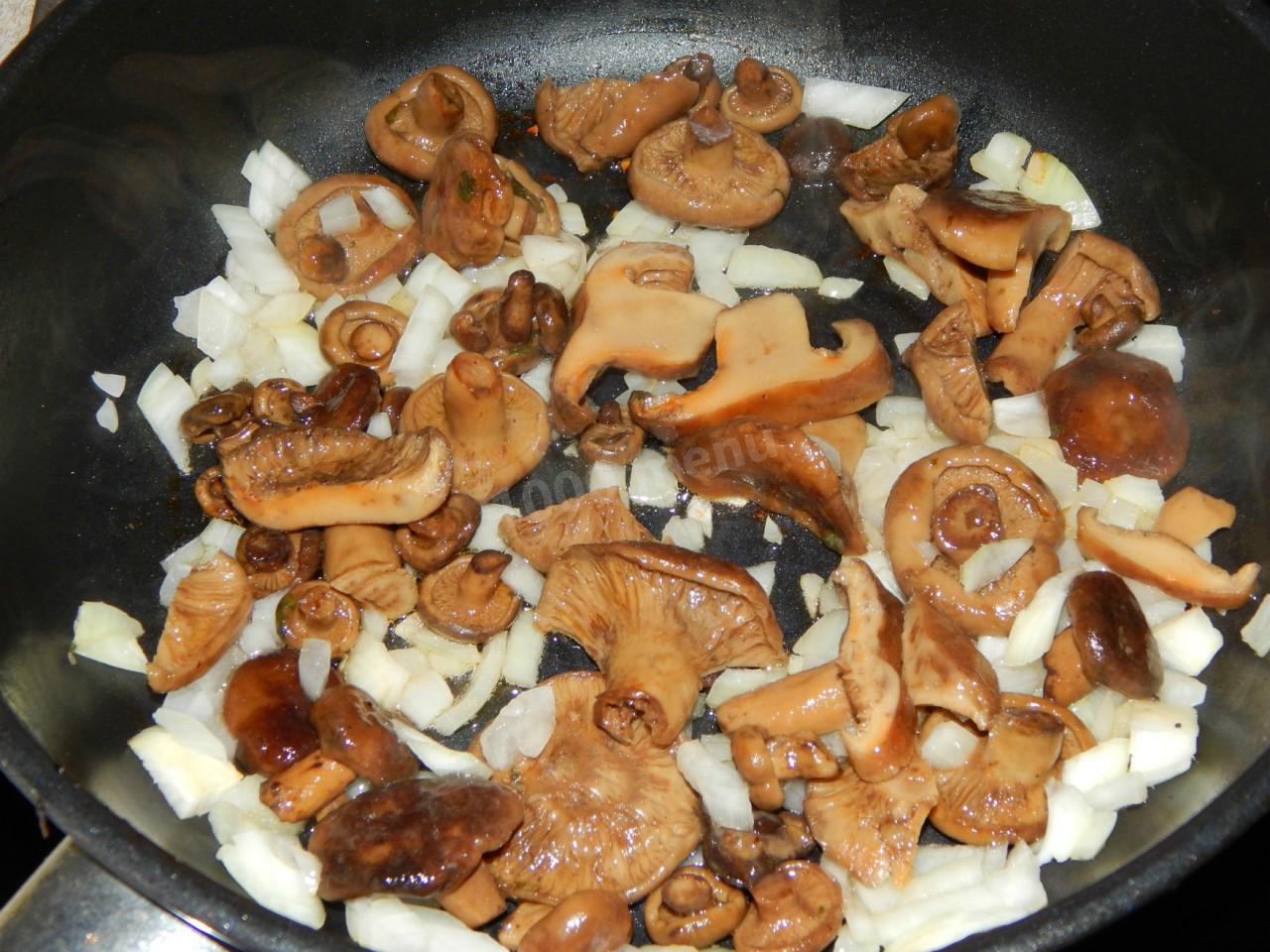 Шаг 4 приготовления Фрикасе из курицы с грибами