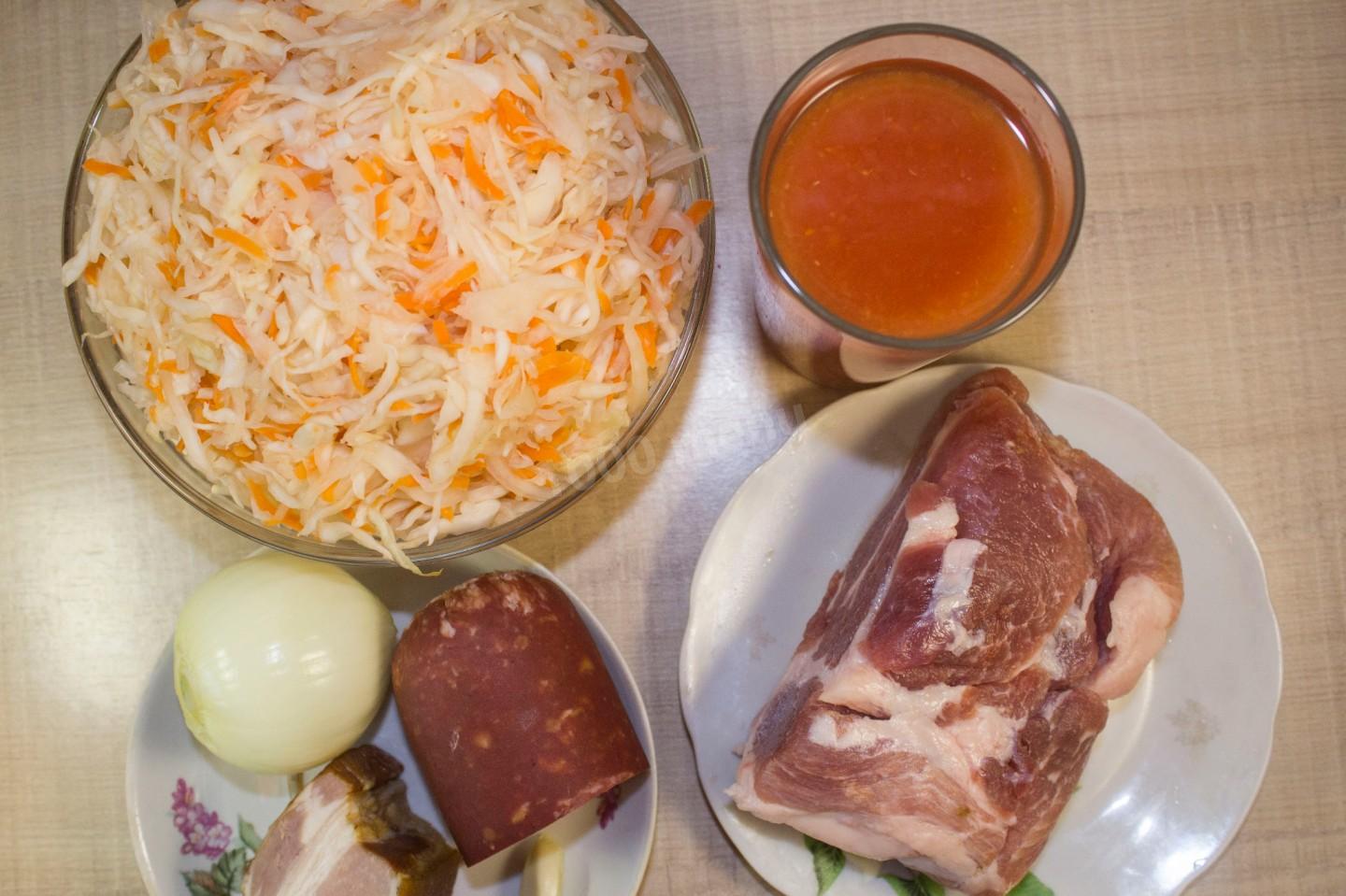 Шаг 1 приготовления Солянка из квашеной капусты с мясом