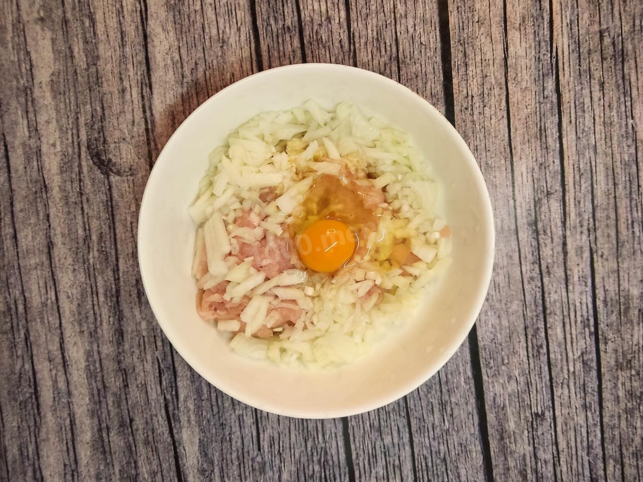 Шаг 5 приготовления Картошка с куриным фаршем в духовке