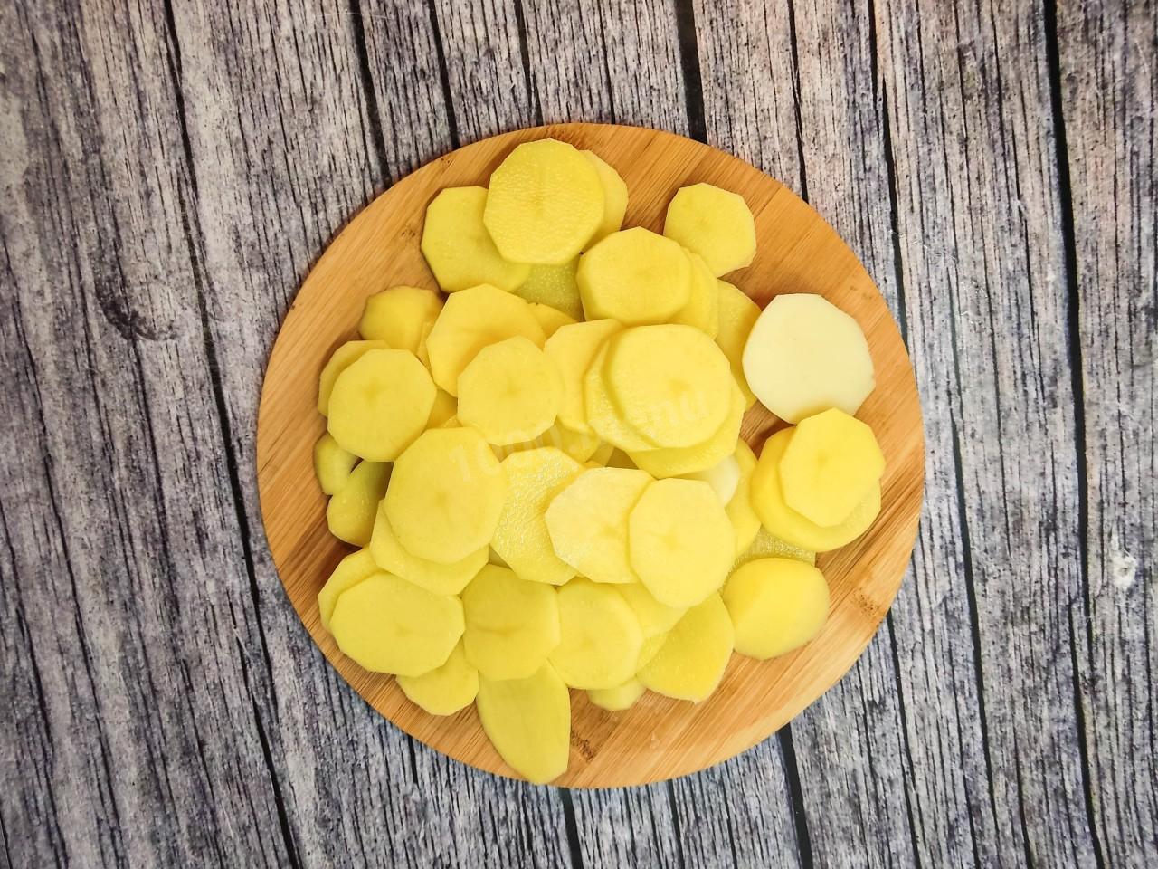 Шаг 7 приготовления Картошка с куриным фаршем в духовке