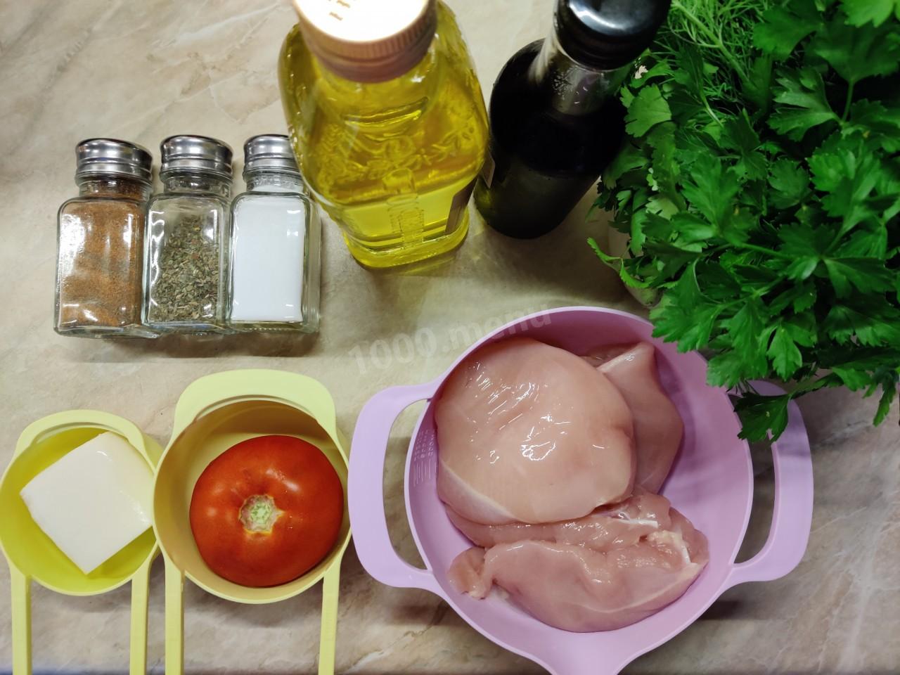 Шаг 1 приготовления Куриное филе с помидорами и сыром на сковороде