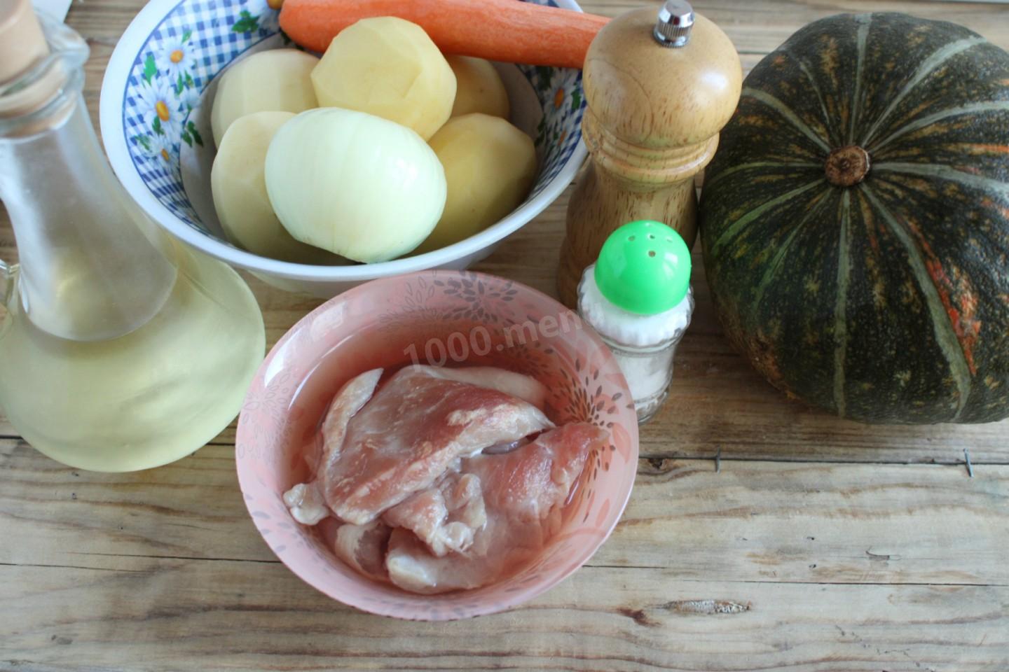 Шаг 1 приготовления Мясо с картошкой в тыкве в духовке