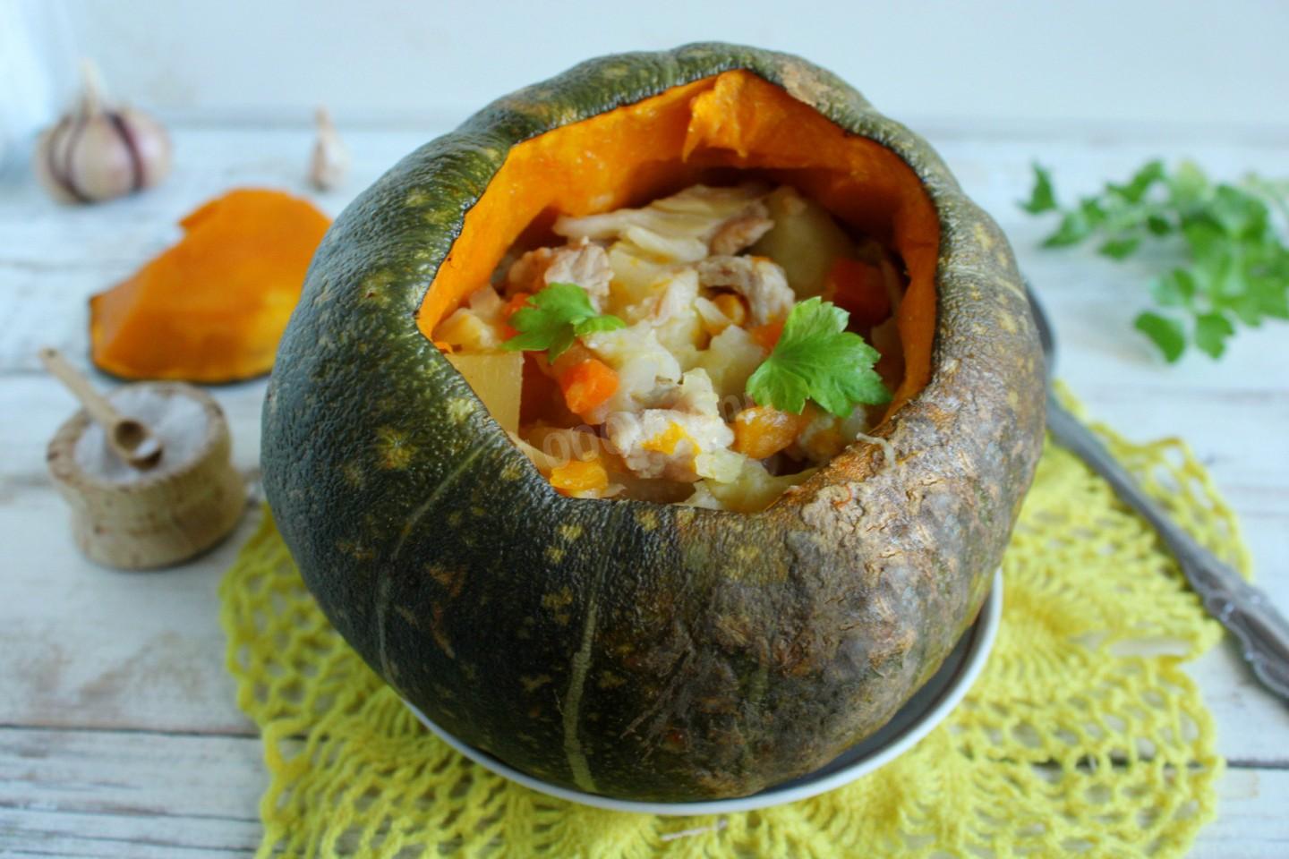 Шаг 11 приготовления Мясо с картошкой в тыкве в духовке