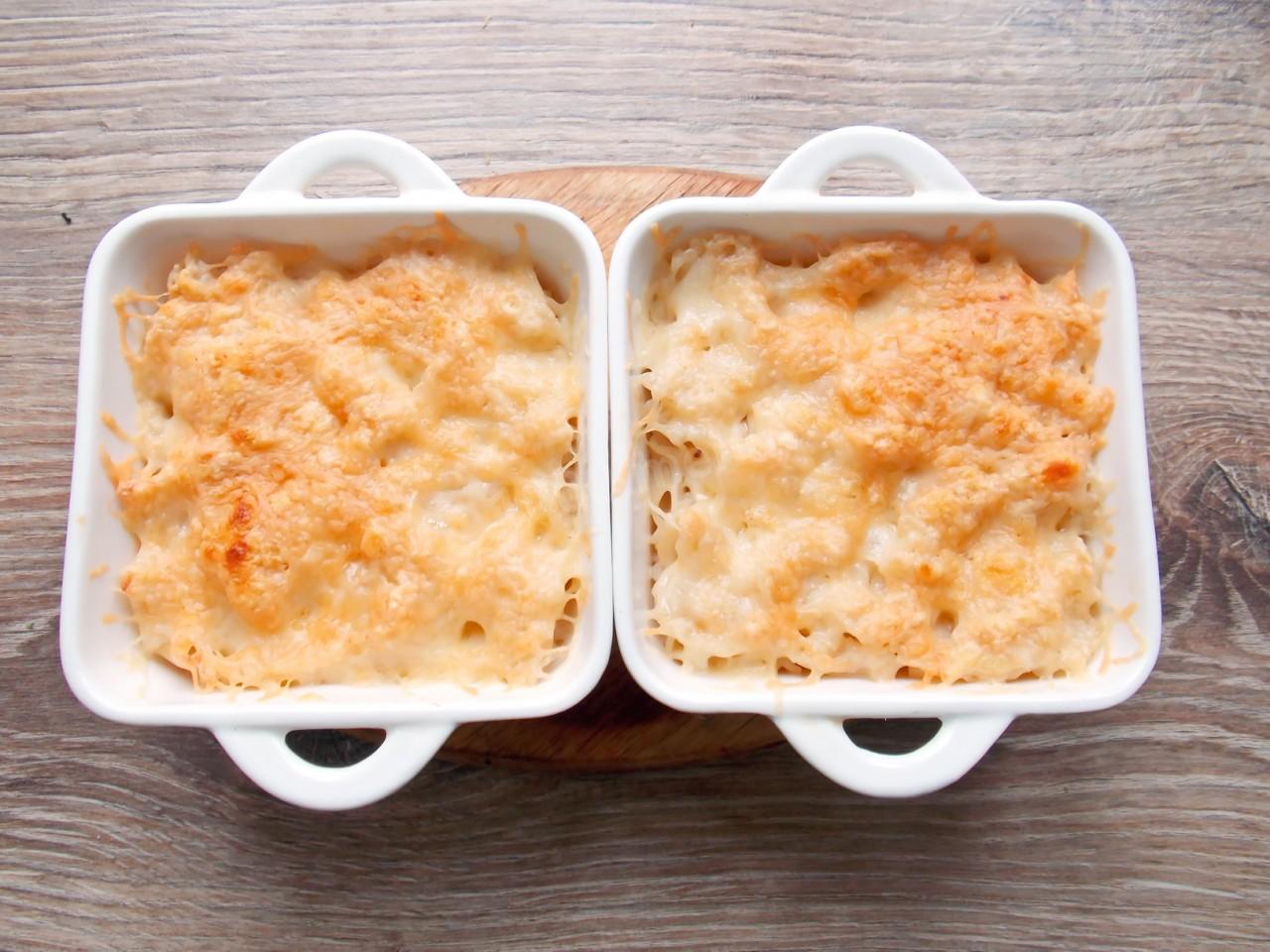 Шаг 7 приготовления Макароны в духовке с сыром и яйцом