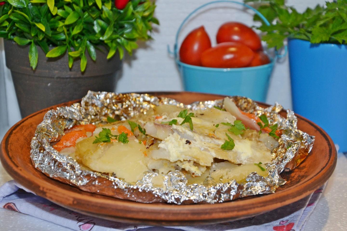 Шаг 10 приготовления Рыба в фольге с картошкой в духовке
