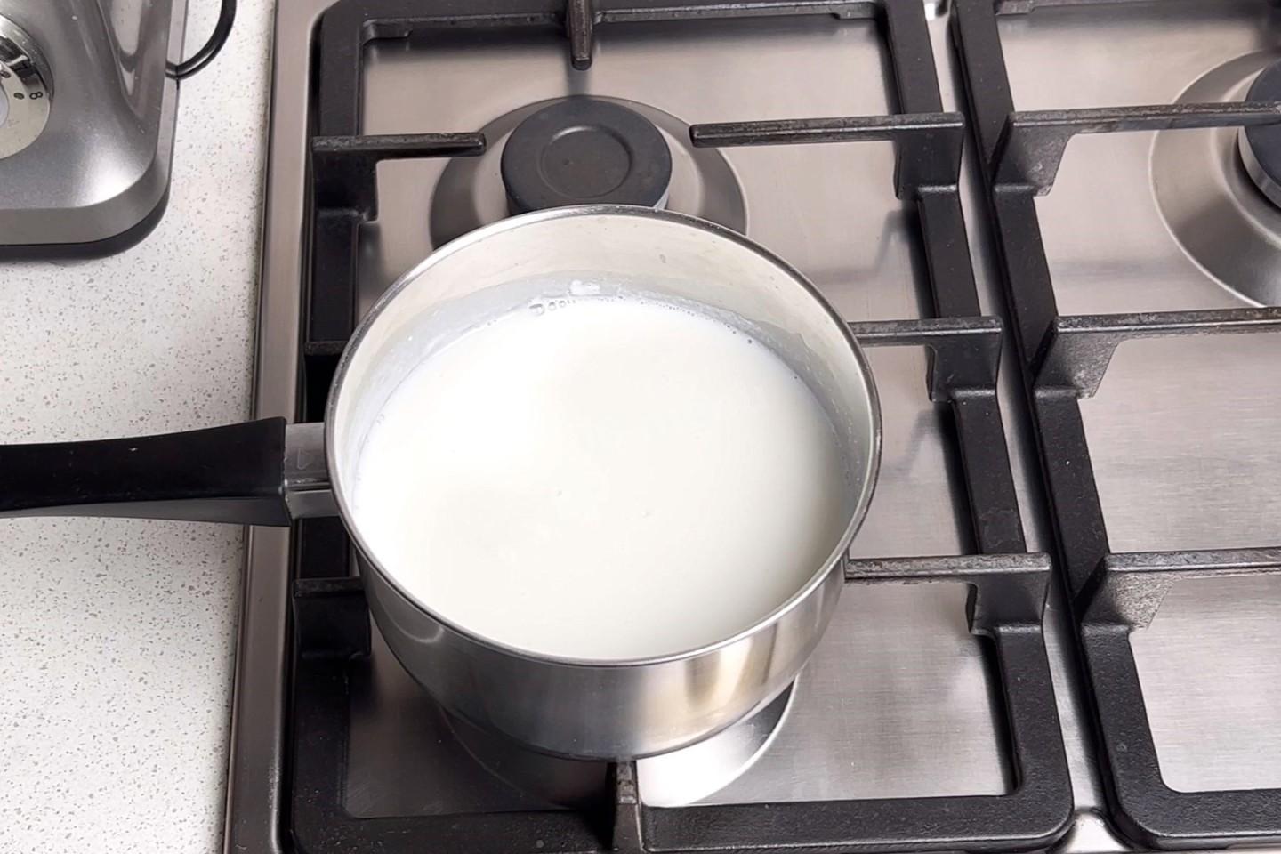 Шаг 6 приготовления Рисовая каша с изюмом и молоком