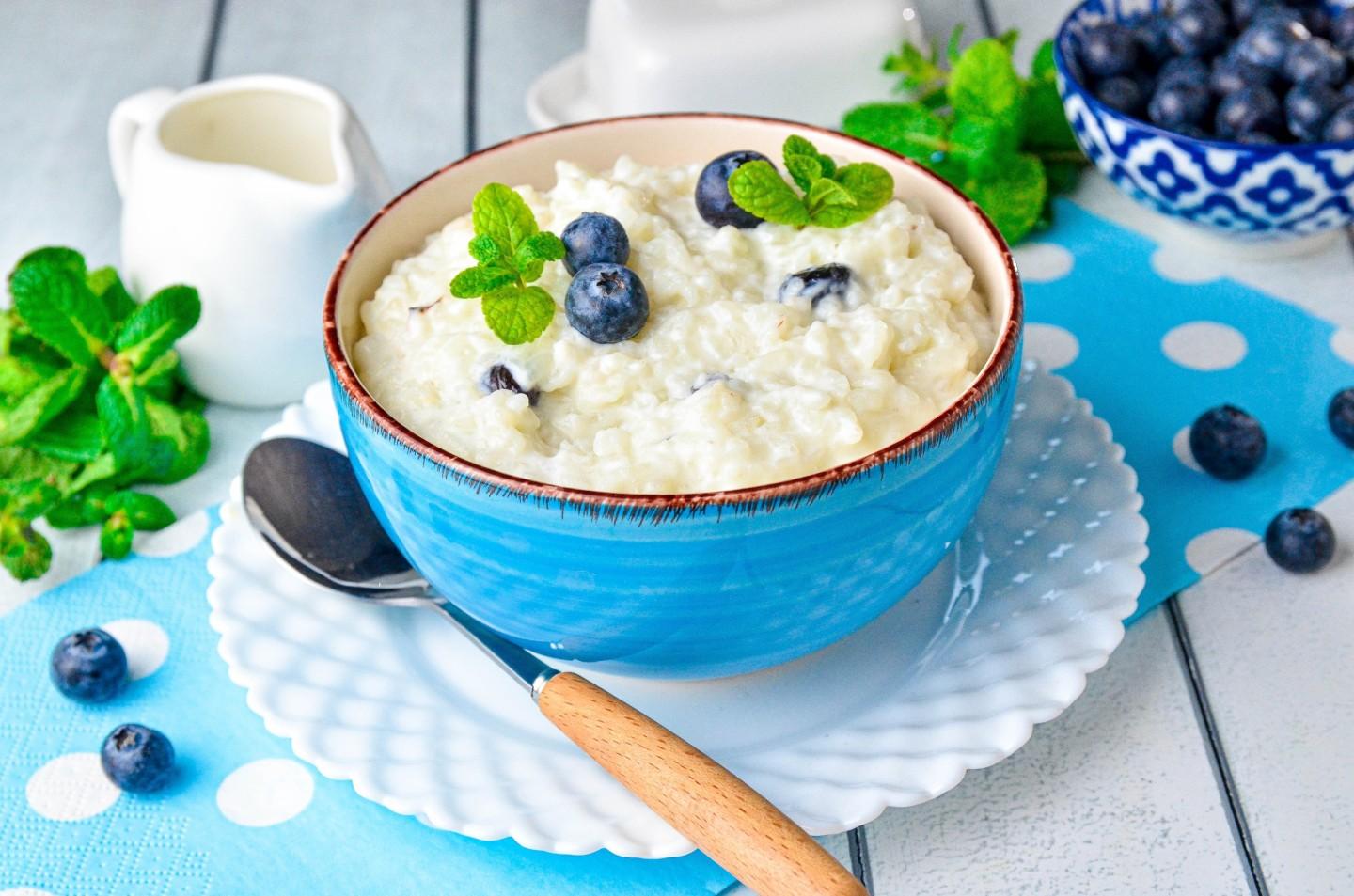 Обложка рецепта Рисовая каша с изюмом и молоком
