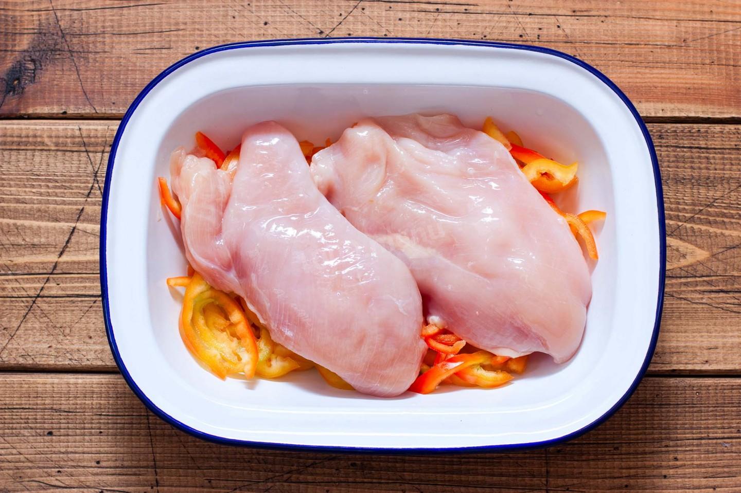 Шаг 3 приготовления Куриная грудка с болгарским перцем