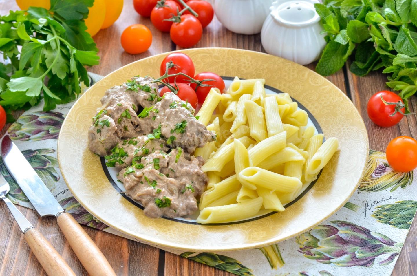 Шаг 7 приготовления Куриная печень в сметане в мультиварке