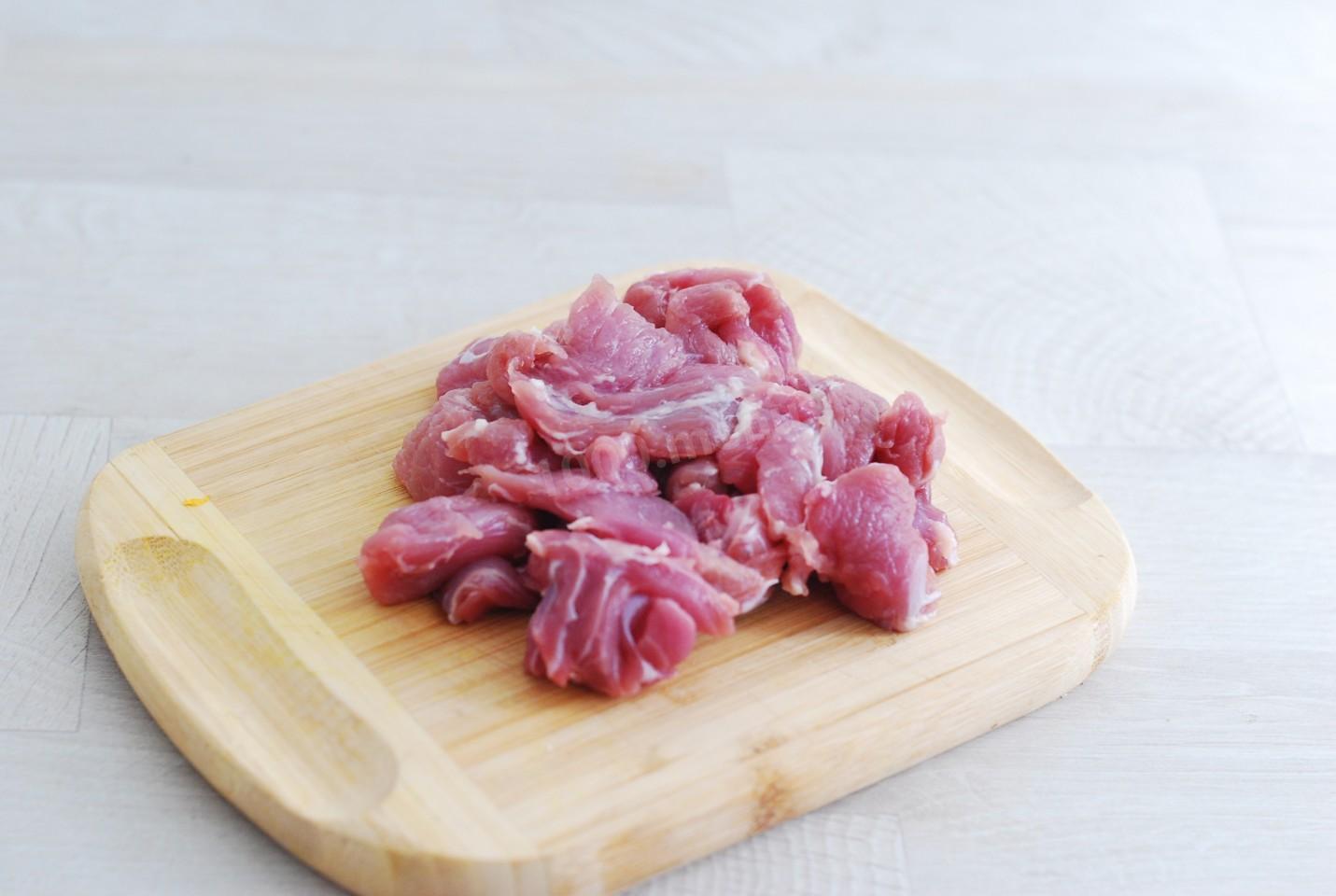 Шаг 2 приготовления Булгур с индейкой и овощами на сковороде