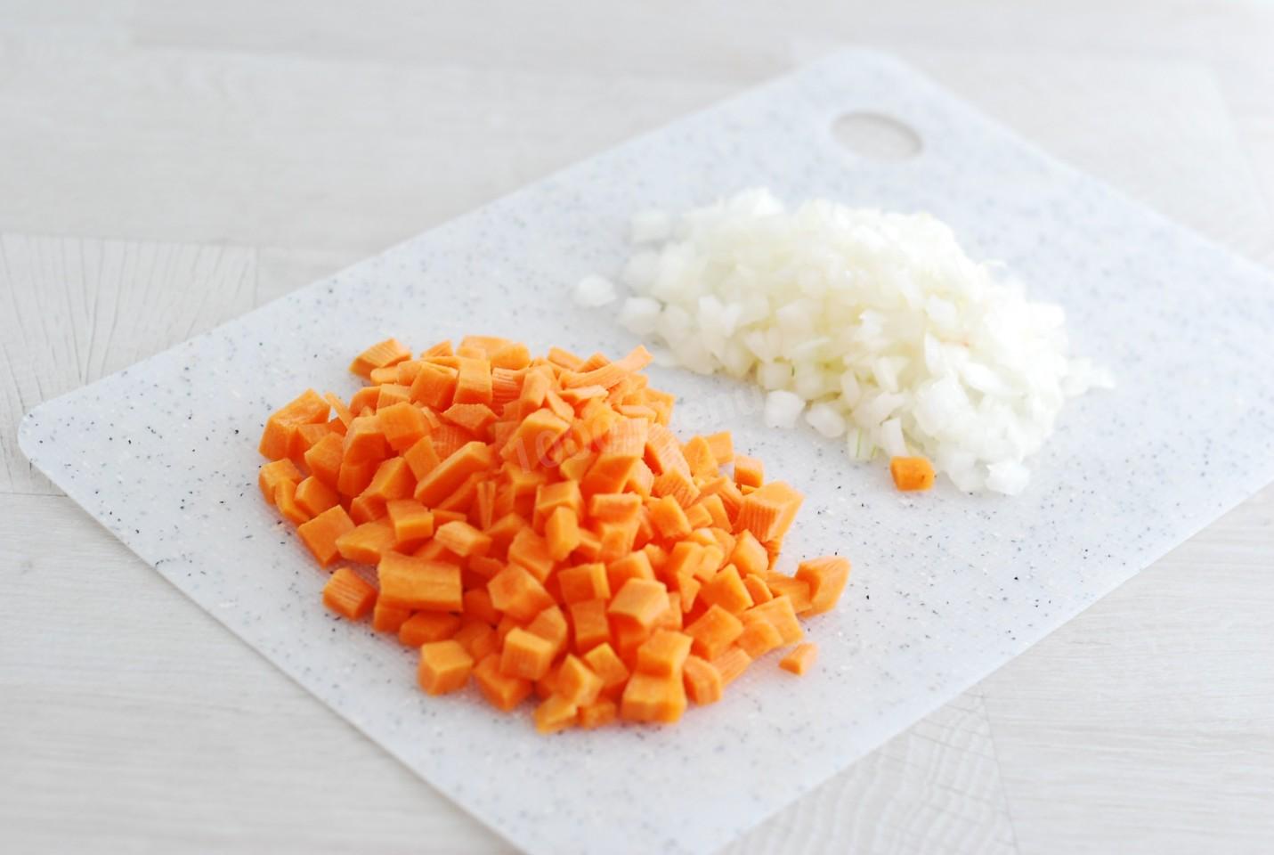 Шаг 4 приготовления Булгур с индейкой и овощами на сковороде