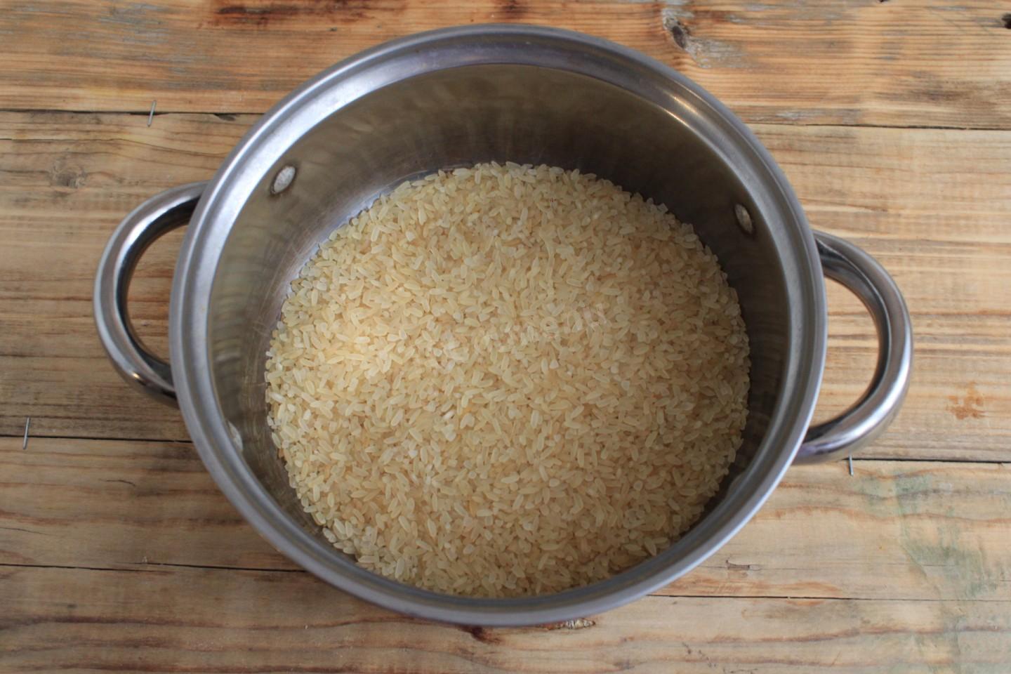 Шаг 3 приготовления Рис с овощами и курицей в духовке