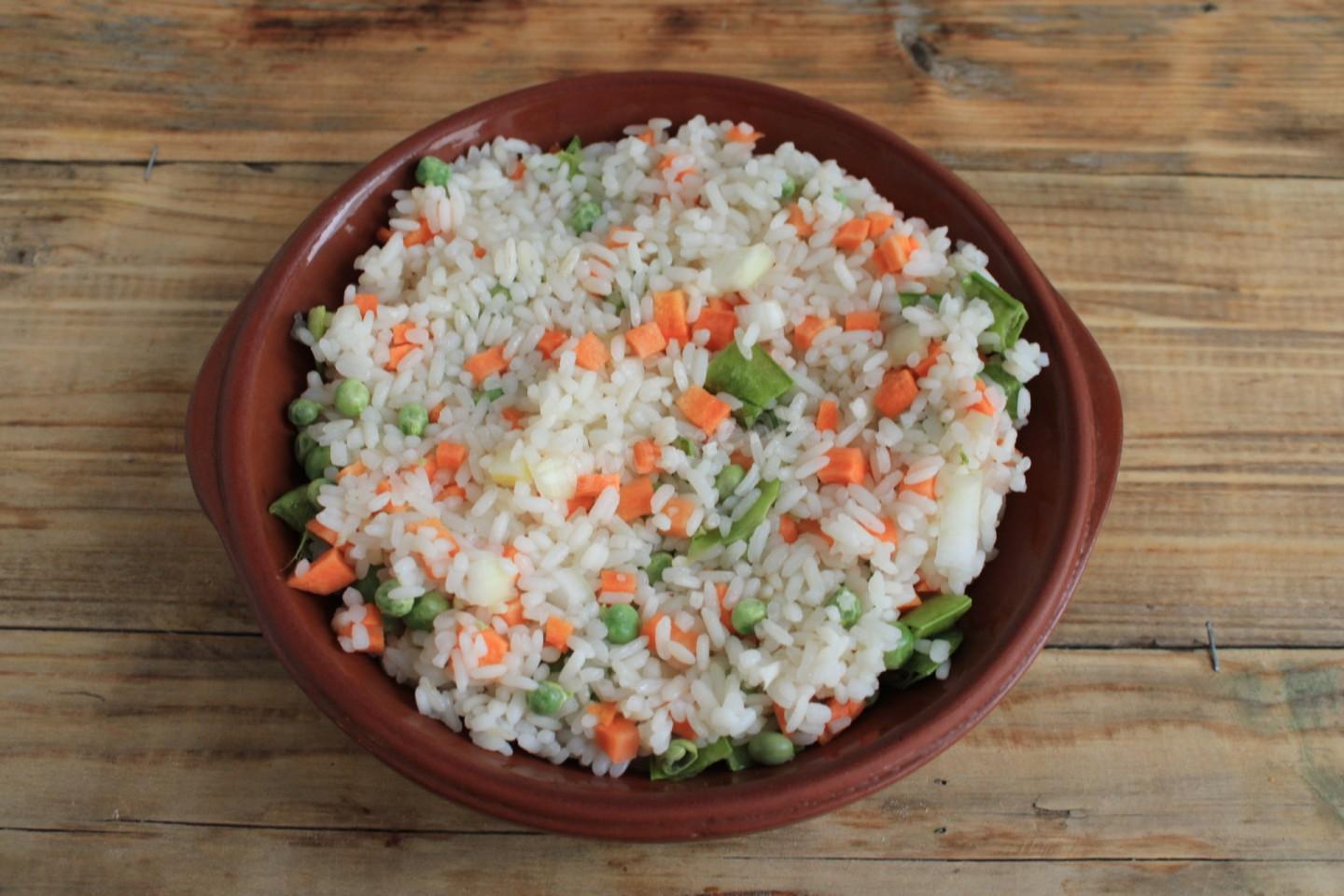 Шаг 7 приготовления Рис с овощами и курицей в духовке