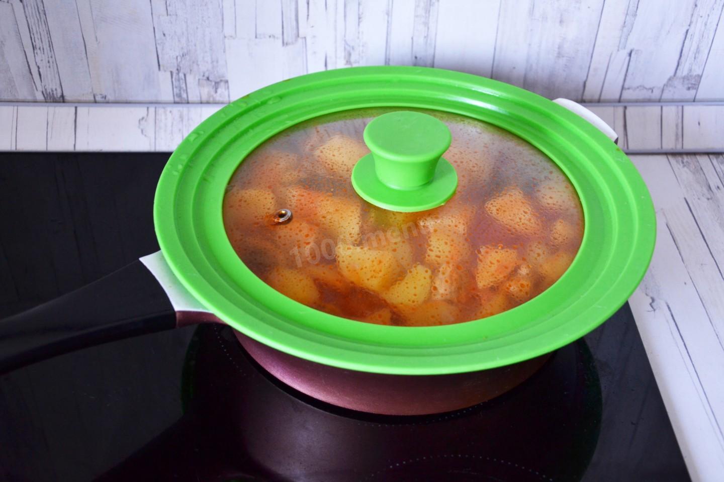 Шаг 10 приготовления Тушеная картошка с мясом в сковороде