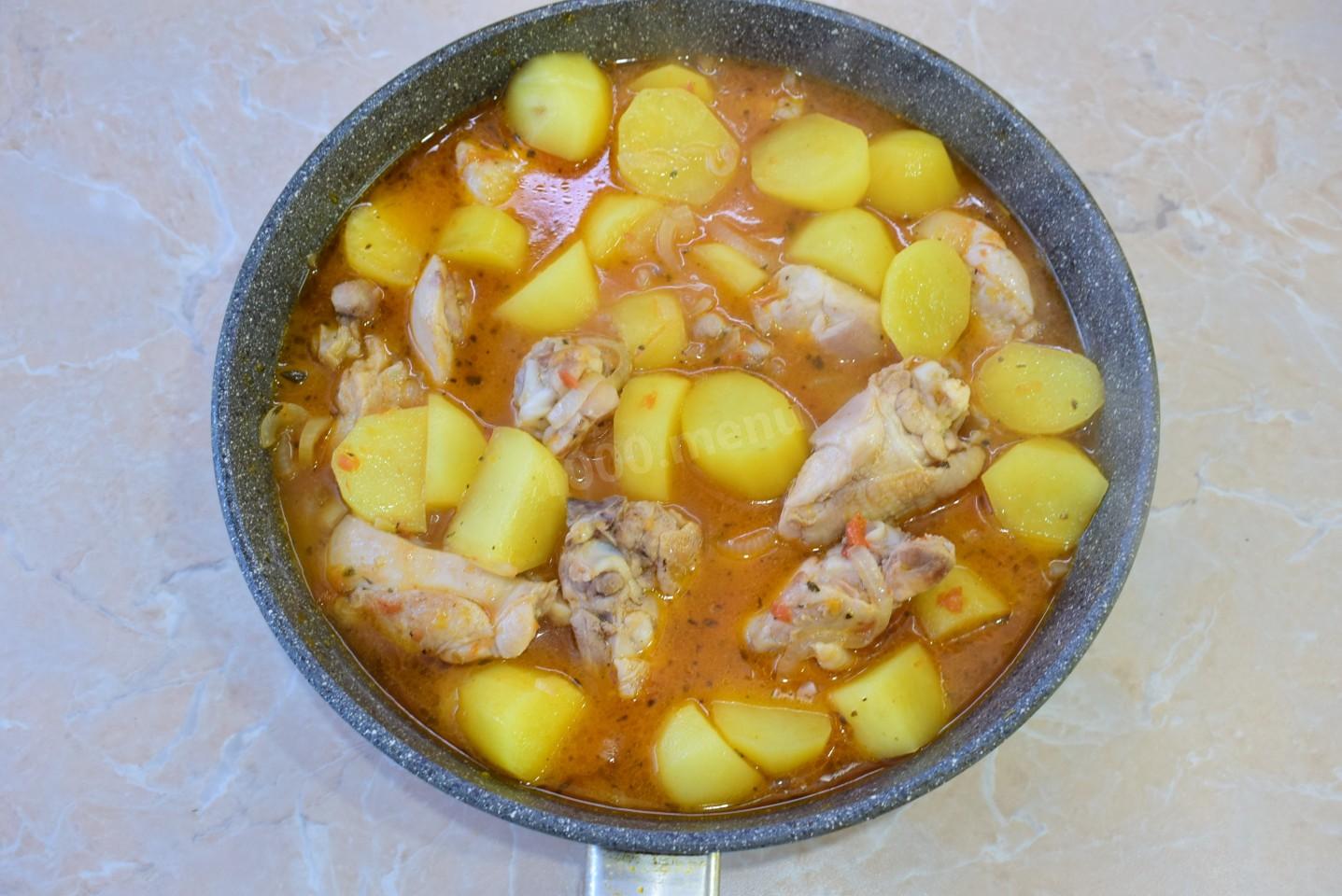 Шаг 9 приготовления Чахохбили из курицы с картошкой