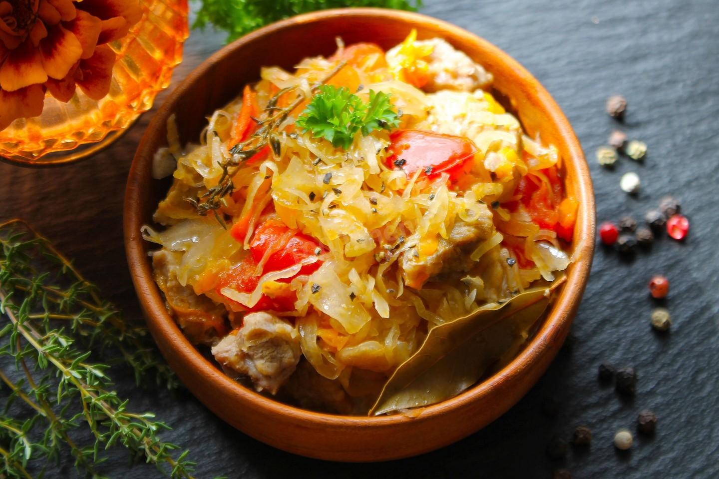 Шаг 11 приготовления Квашеная капуста с мясом тушеная в мультиварке