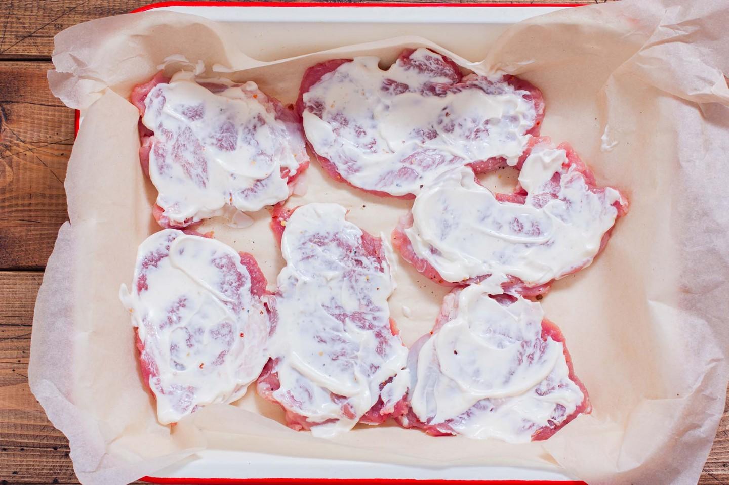 Шаг 4 приготовления Мясо по французски с ананасами в духовке