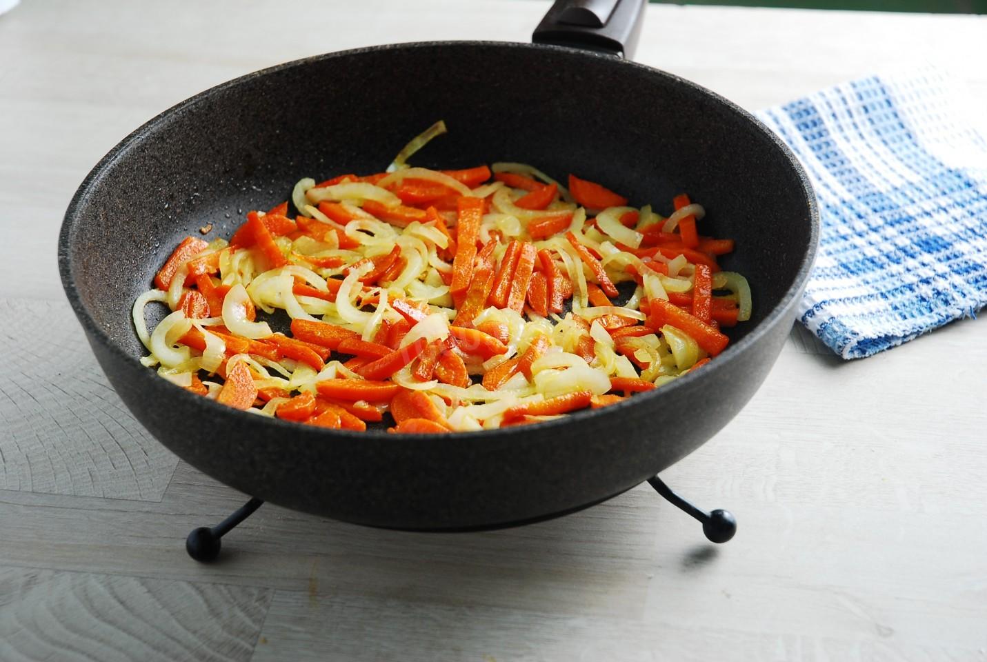 Шаг 12 приготовления Фунчоза с курицей и грибами