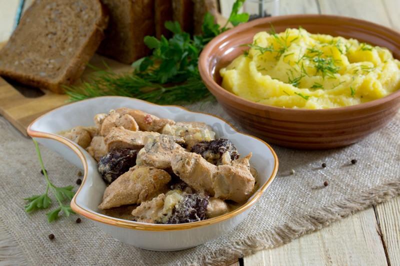 Обложка рецепта Тушеное филе курицы