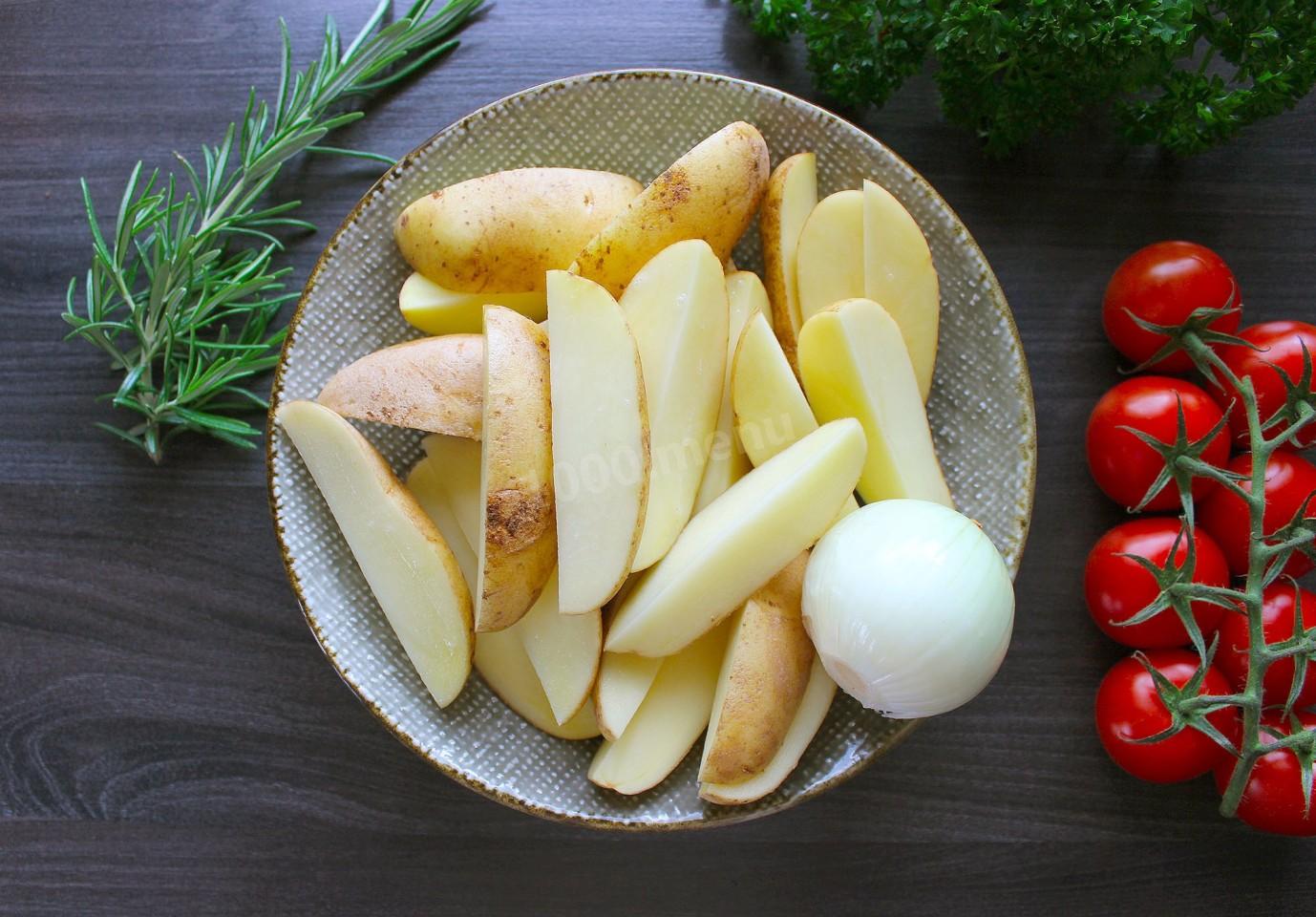Шаг 2 приготовления Щука с картошкой в духовке
