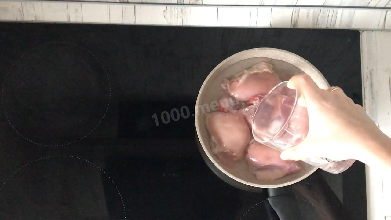 Шаг 3 приготовления Курица тушеная с морковью