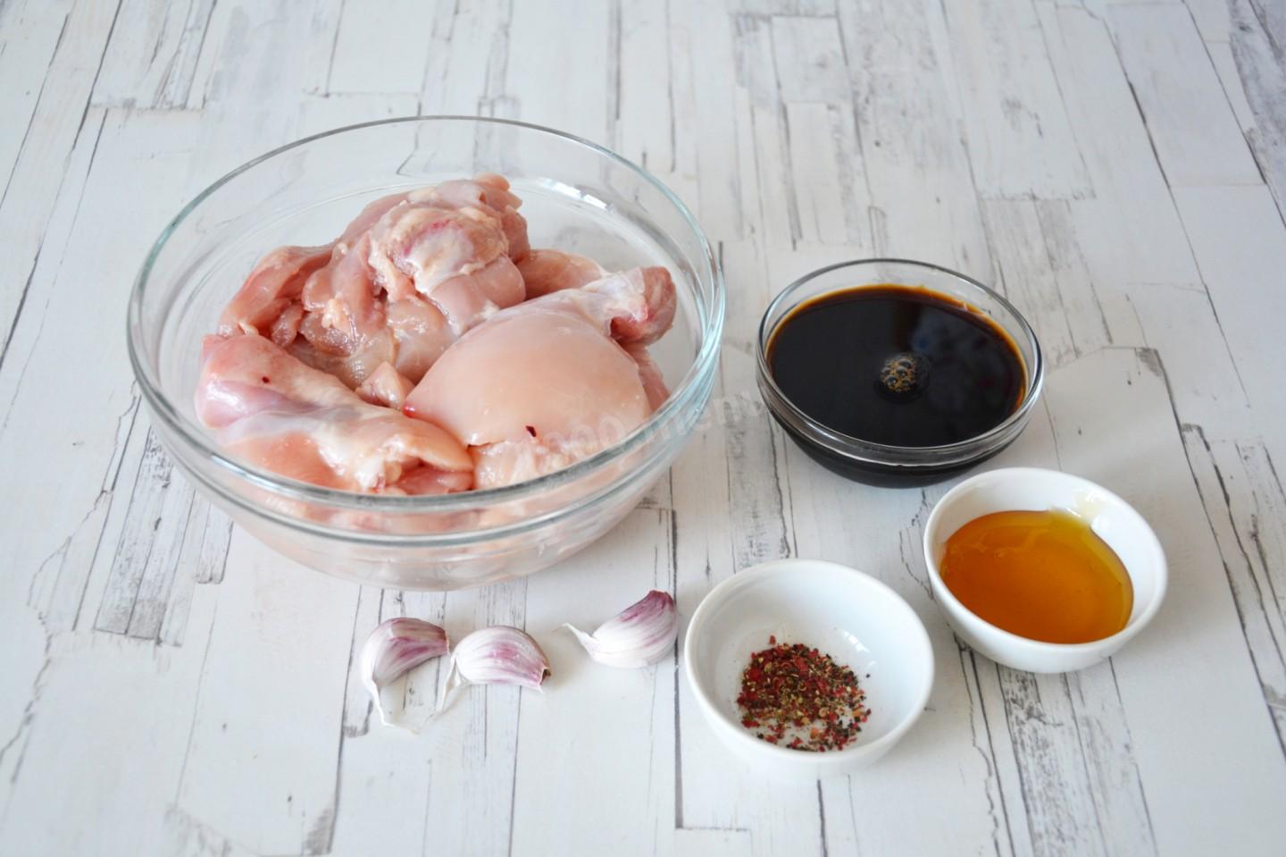 Шаг 1 приготовления Куриные бедра без кости в духовке