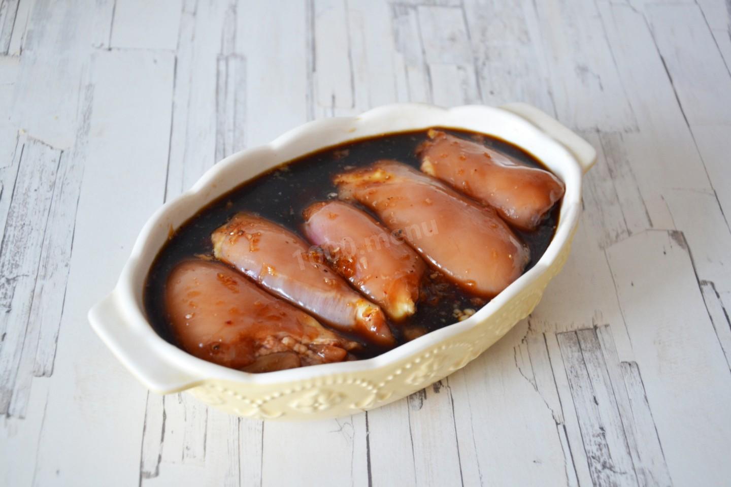 Шаг 5 приготовления Куриные бедра без кости в духовке