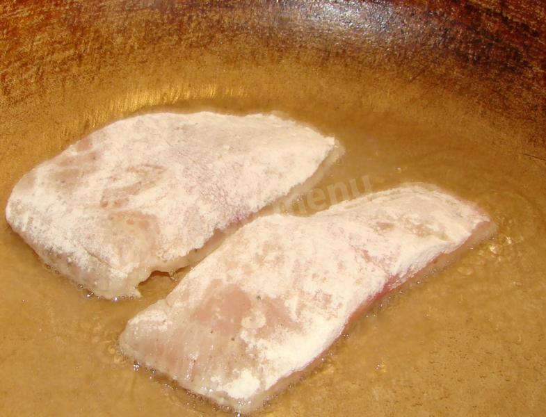Шаг 4 приготовления Пикша жареная
