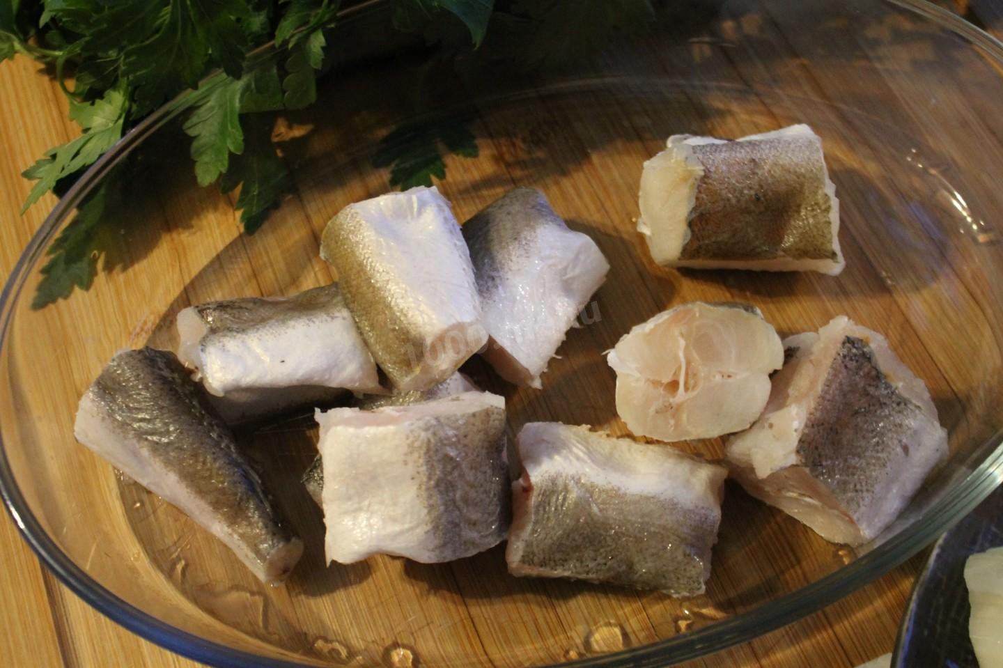 Шаг 6 приготовления Хек тушёный с луком, морковью и овощами на сковороде