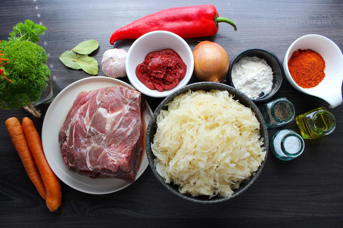 Шаг 1 приготовления Говядина с квашеной капустой тушеная