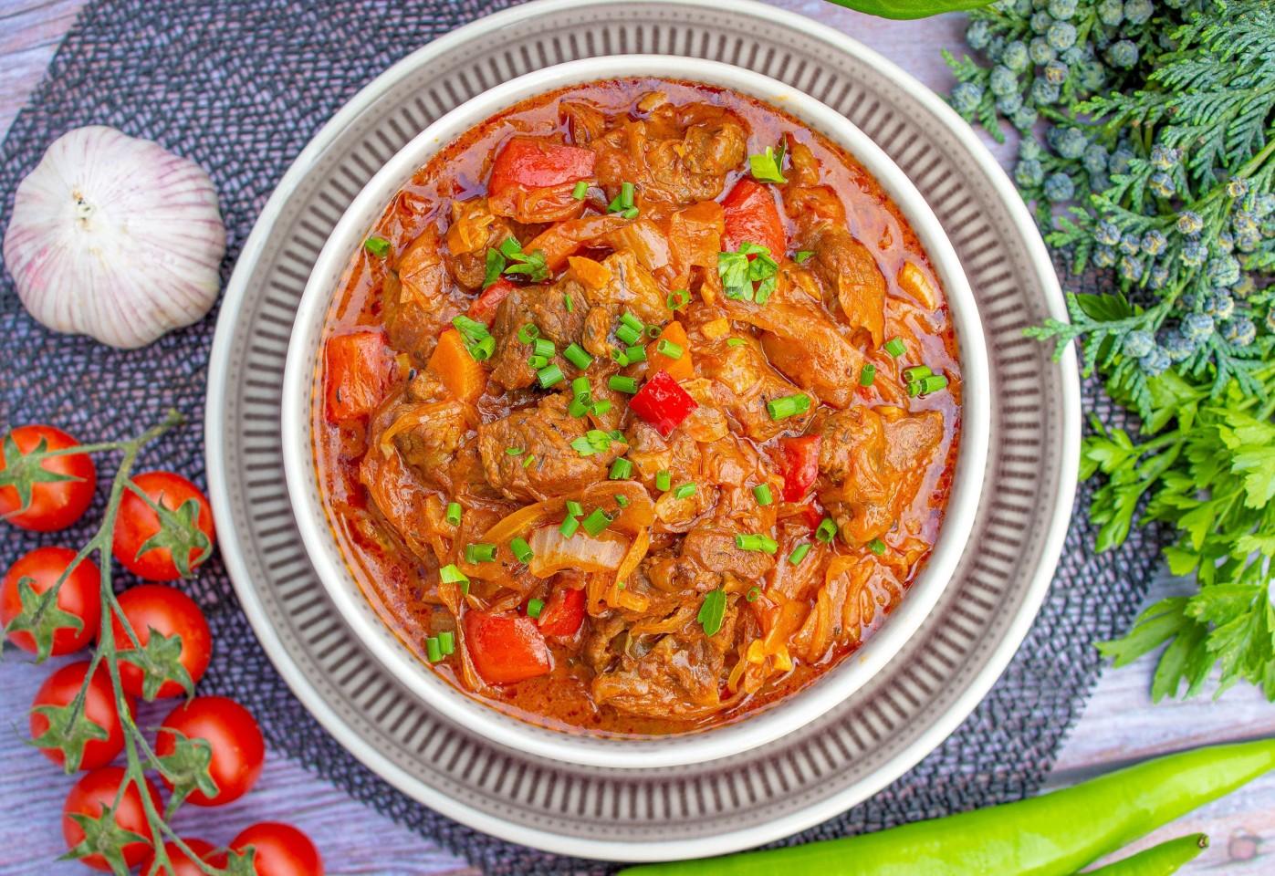 Шаг 14 приготовления Говядина с квашеной капустой тушеная