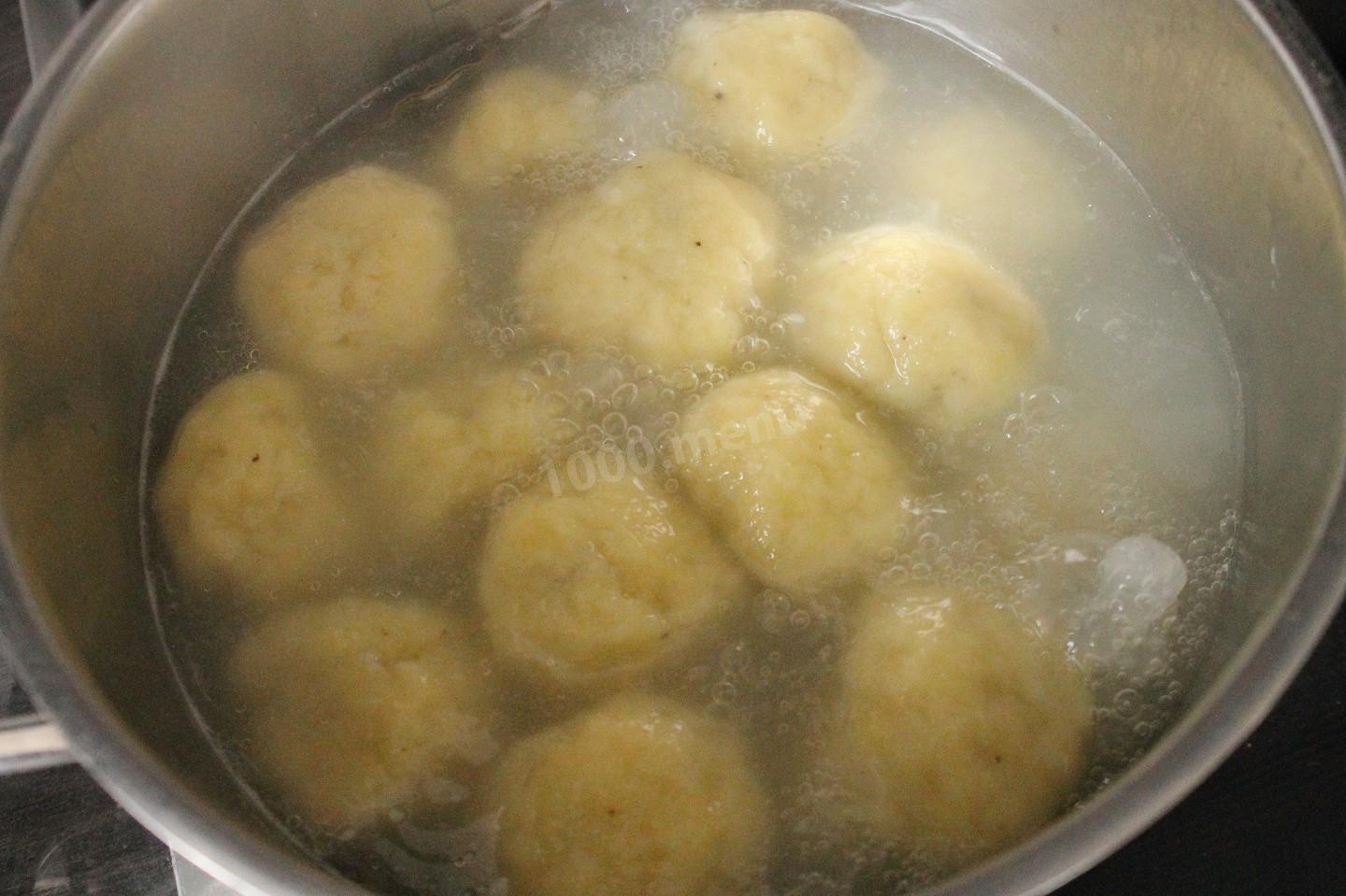 Шаг 14 приготовления Клецки картофельные с мясом