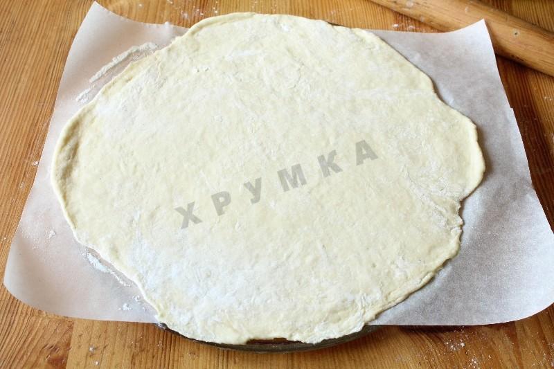 Шаг 6 приготовления Быстрая пицца на молоке без дрожжей