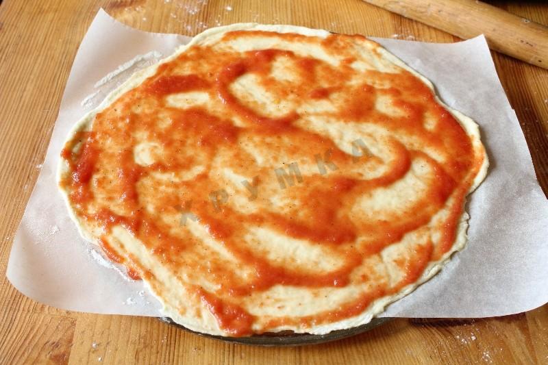 Шаг 7 приготовления Быстрая пицца на молоке без дрожжей