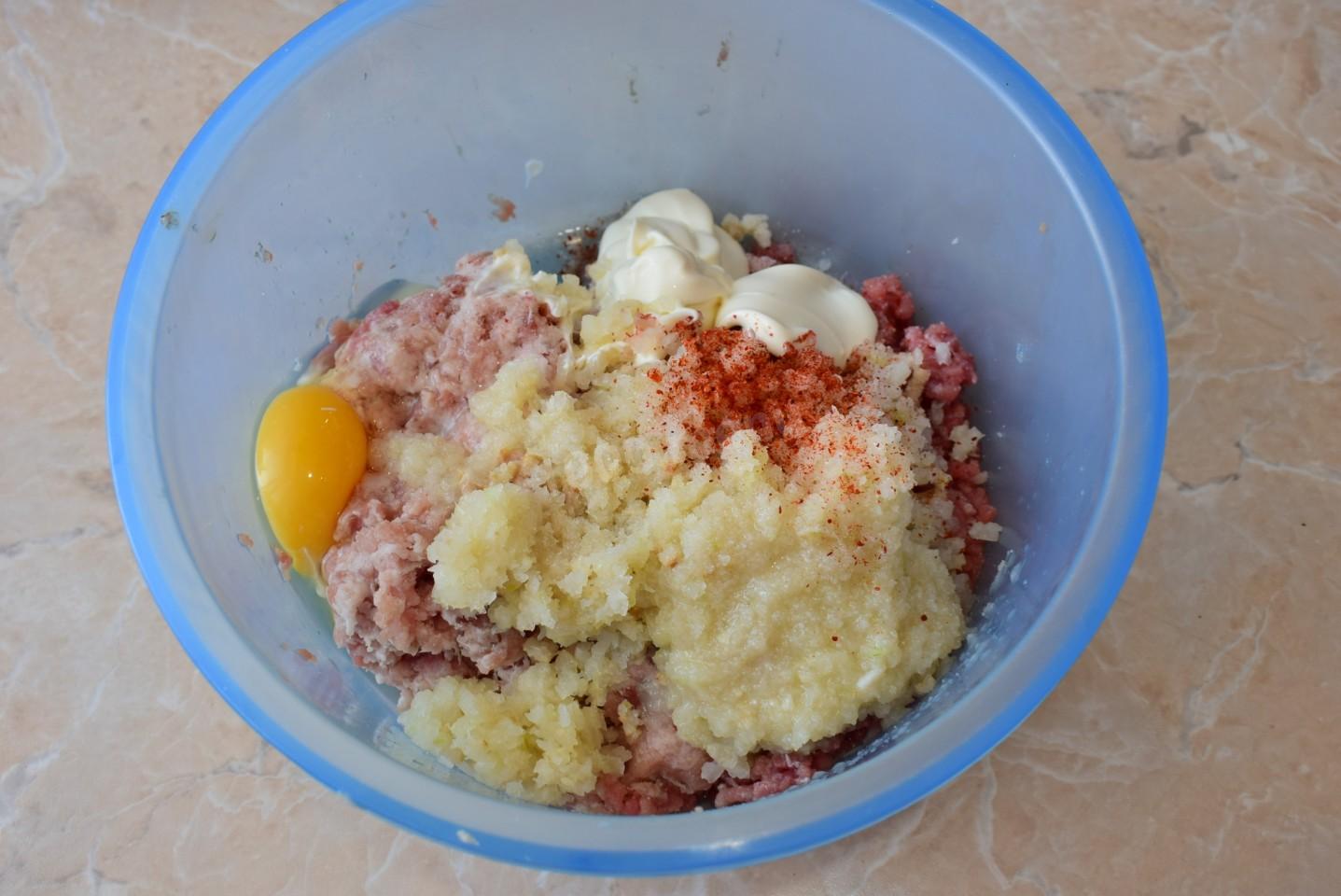 Шаг 3 приготовления Мясные котлеты из фарша на сковороде