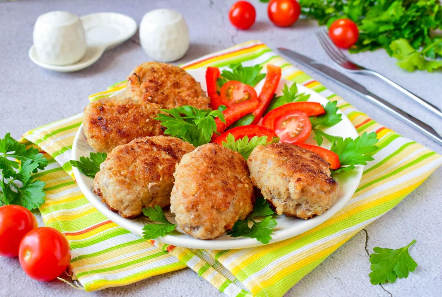 Обложка рецепта Мясные котлеты из фарша на сковороде