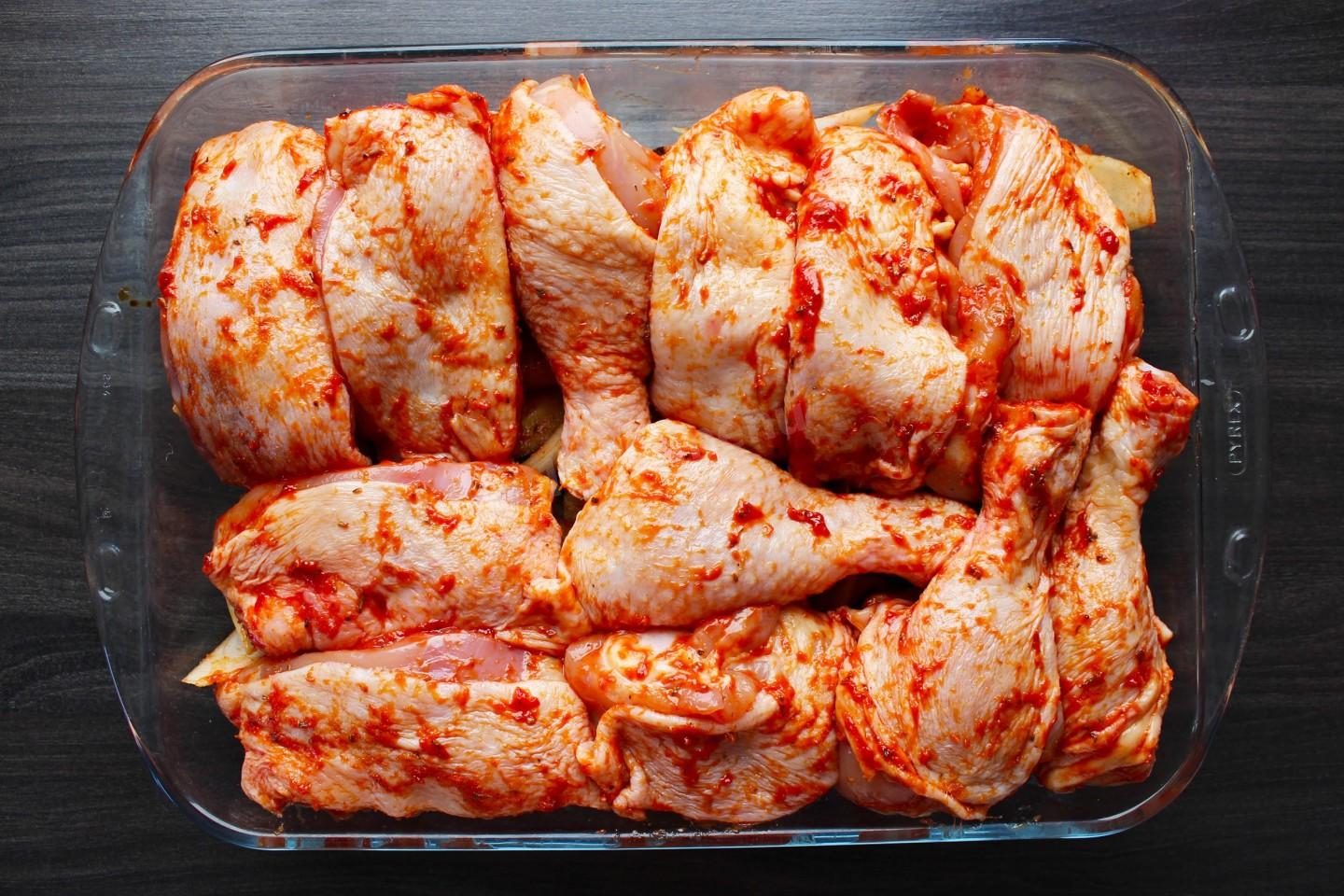 Шаг 10 приготовления Куриные окорочка с овощами в духовке