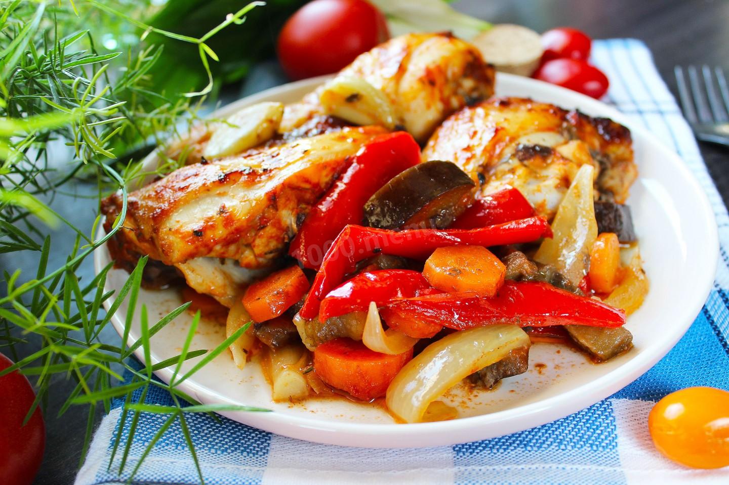 Шаг 12 приготовления Куриные окорочка с овощами в духовке
