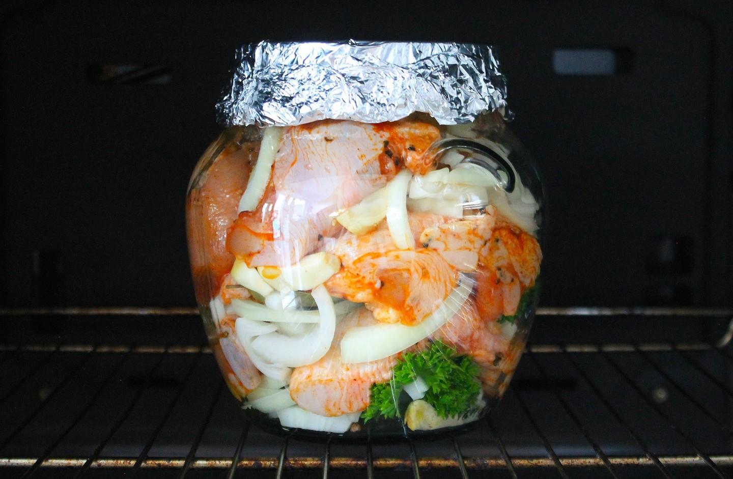 Шаг 13 приготовления Курица в банке в собственном соку