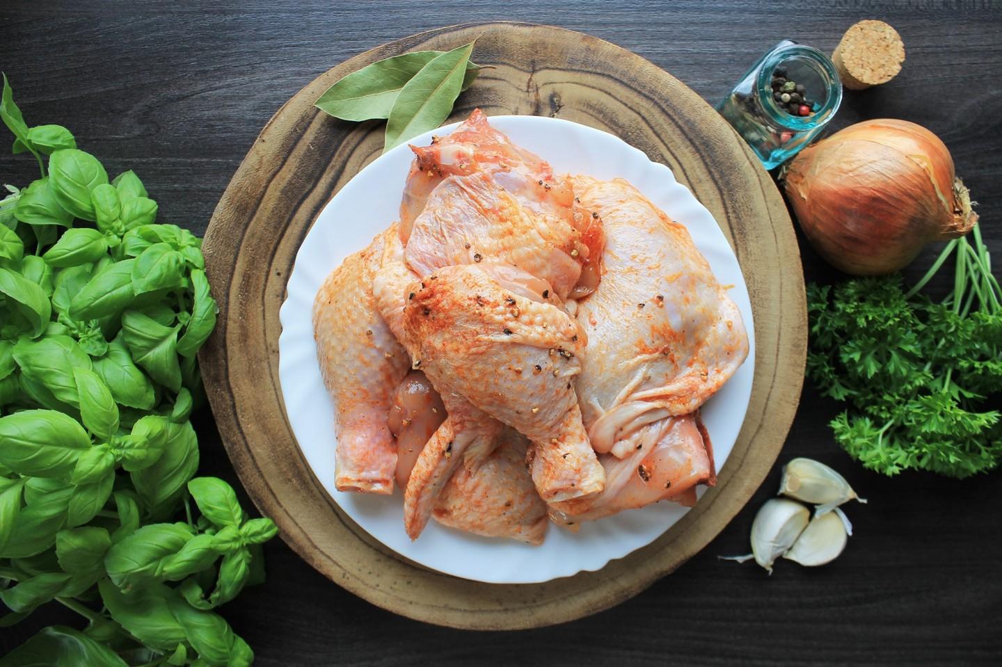 Шаг 4 приготовления Курица в банке в собственном соку