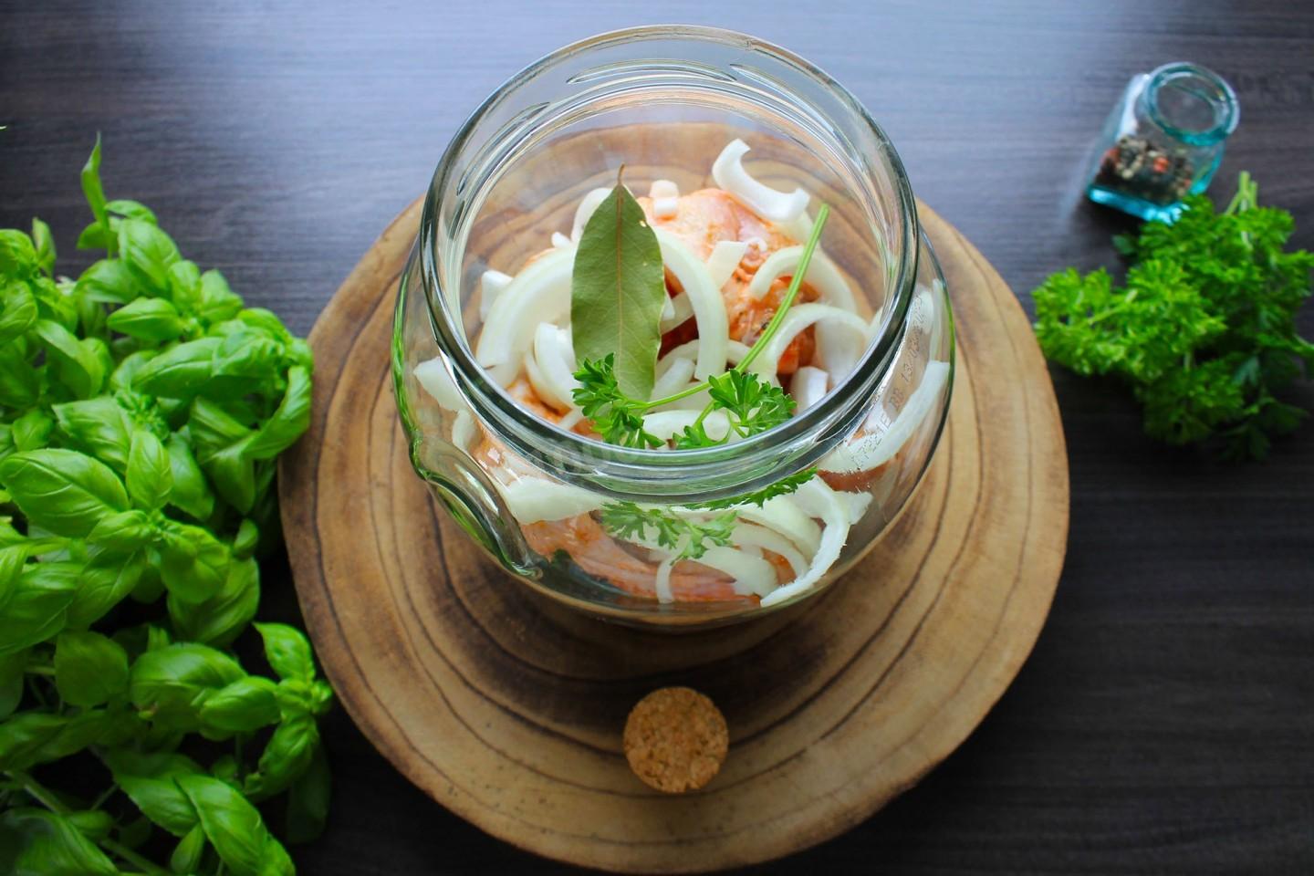 Шаг 9 приготовления Курица в банке в собственном соку