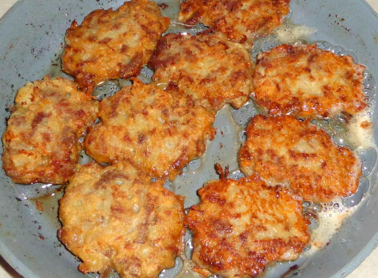 Шаг 10 приготовления Мясные оладьи на сковороде