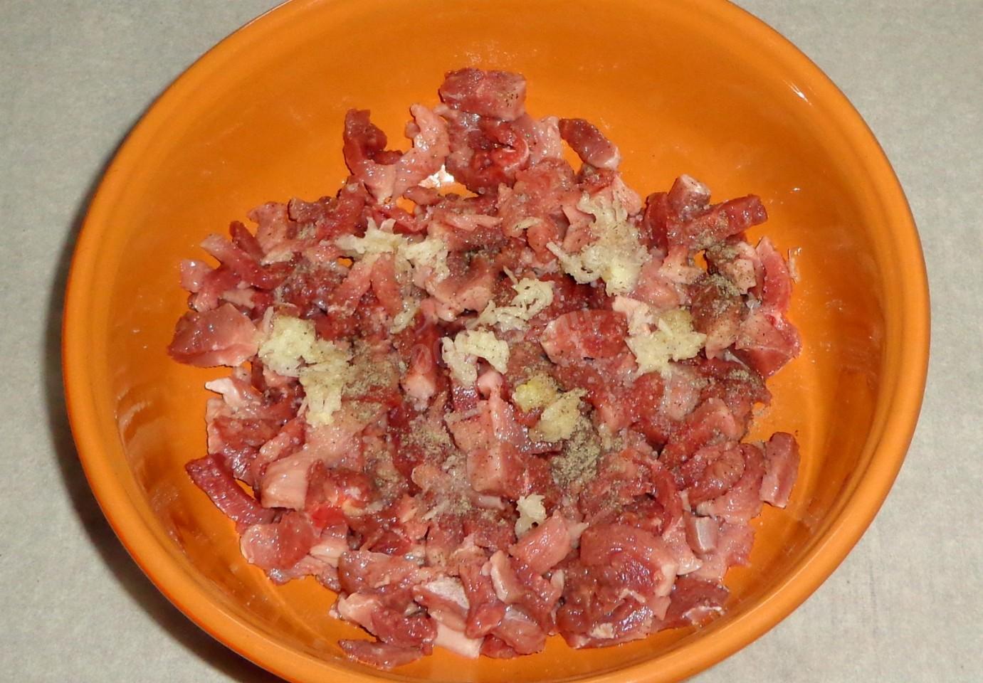 Шаг 3 приготовления Мясные оладьи на сковороде